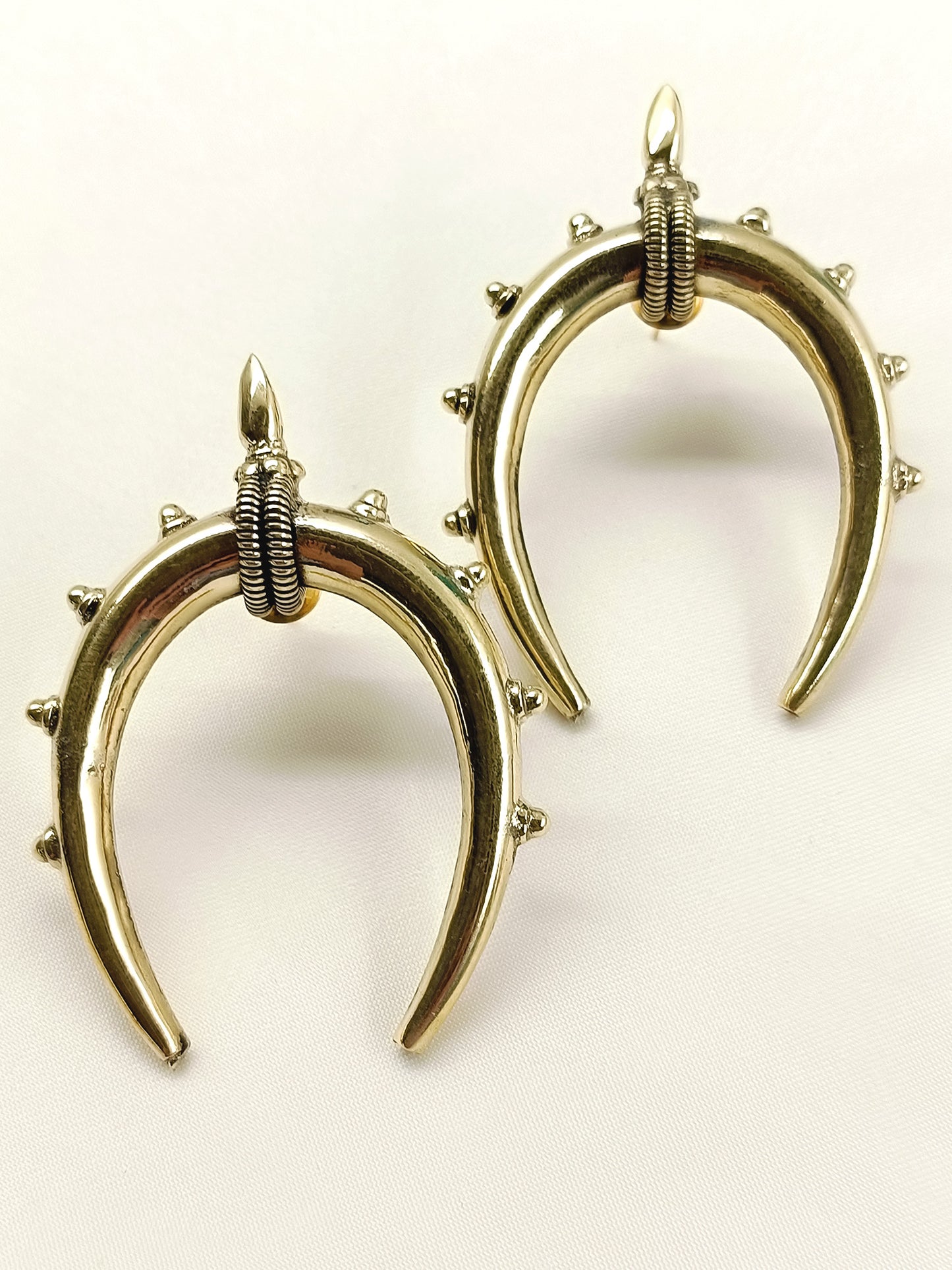 Eshaanth Golden Men's Earring