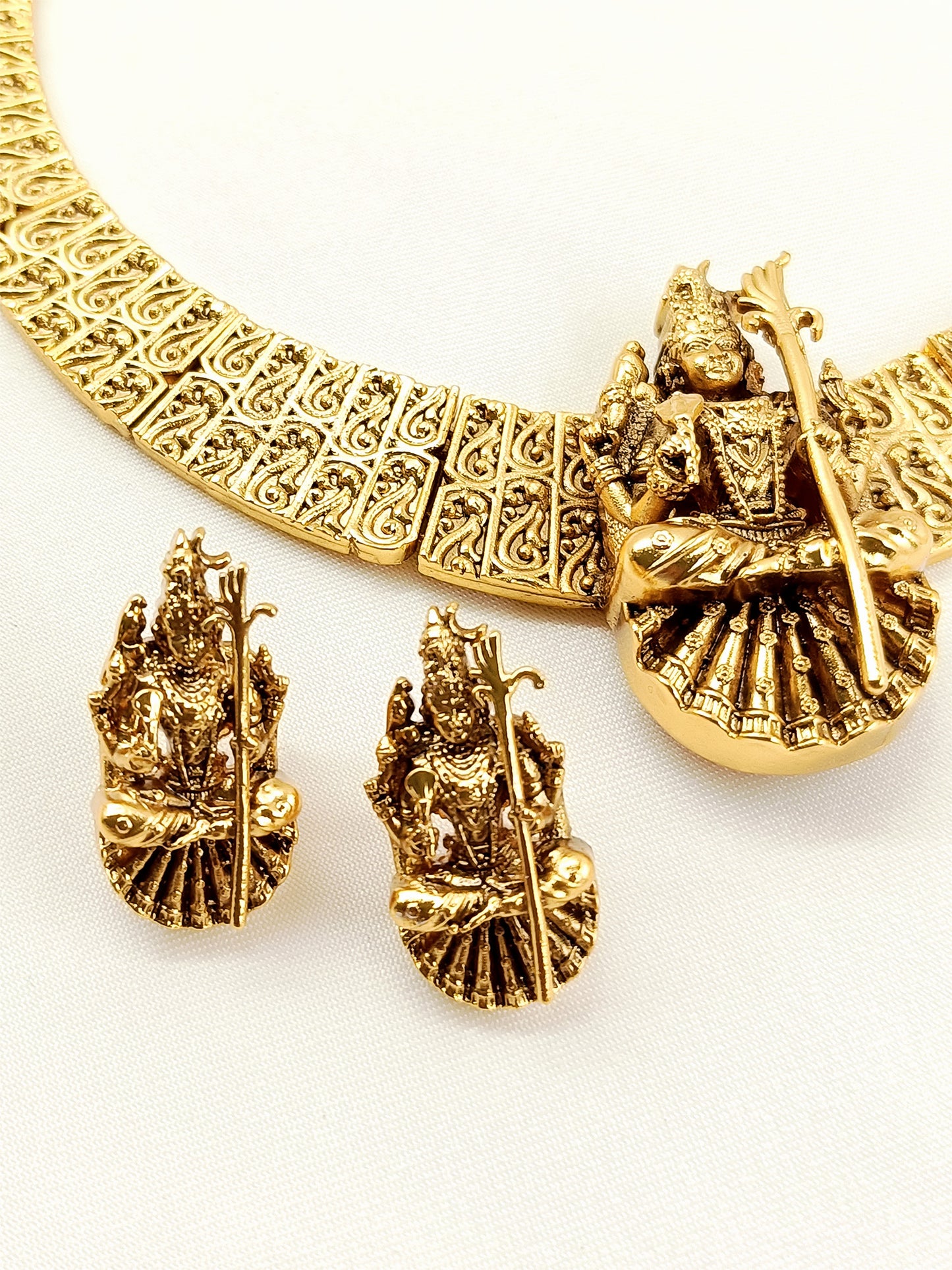 Swaragini Plain Antique Choker Set