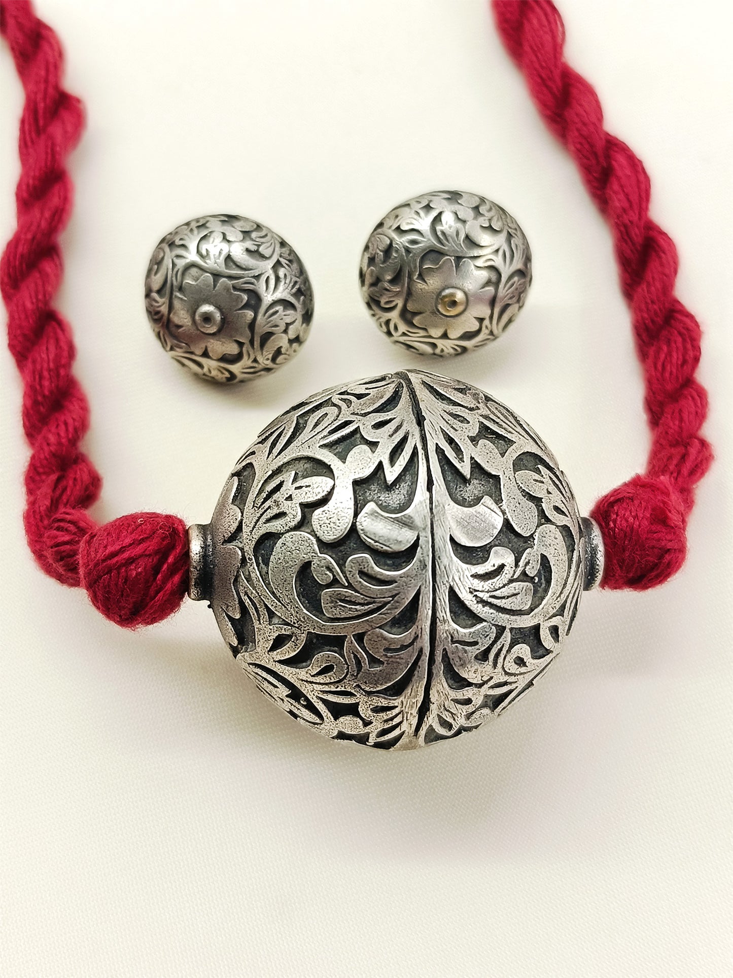 Idhik Maroon Men's Pendant Set With Ring
