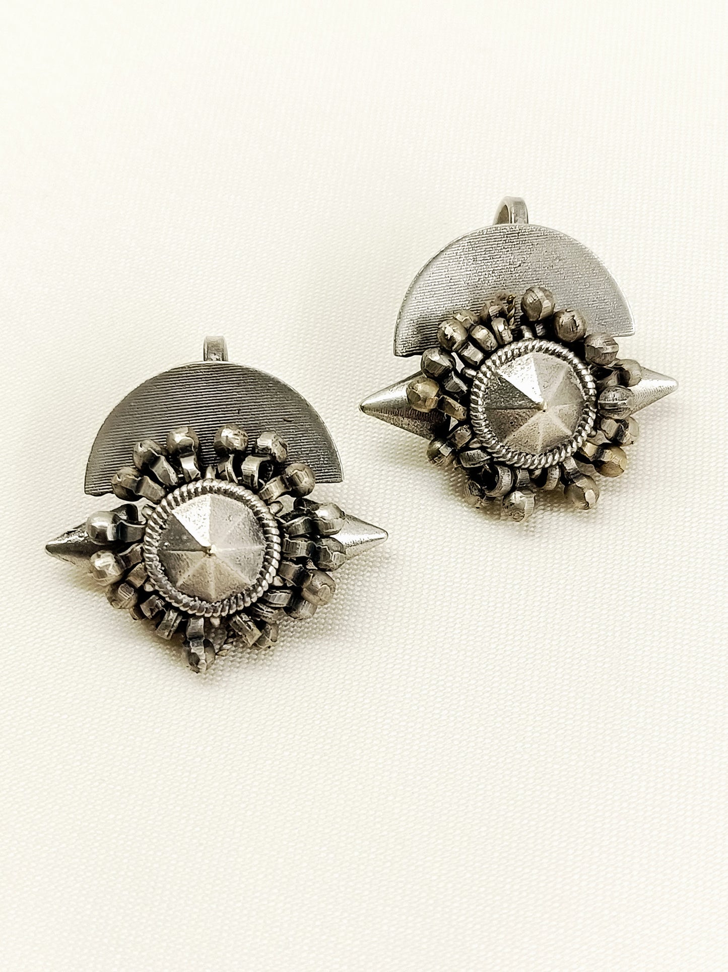 Aarnik Plain Men's Earcuffs