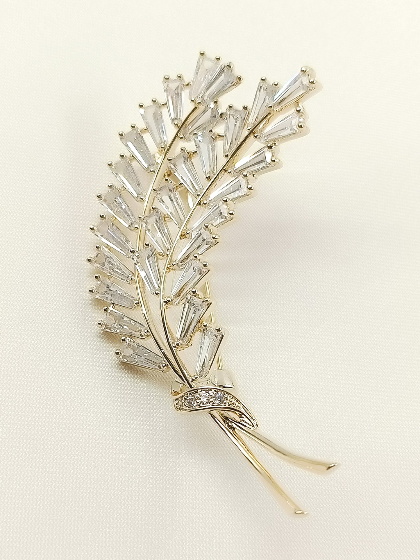 Sadhya Golden Leaf Brooch