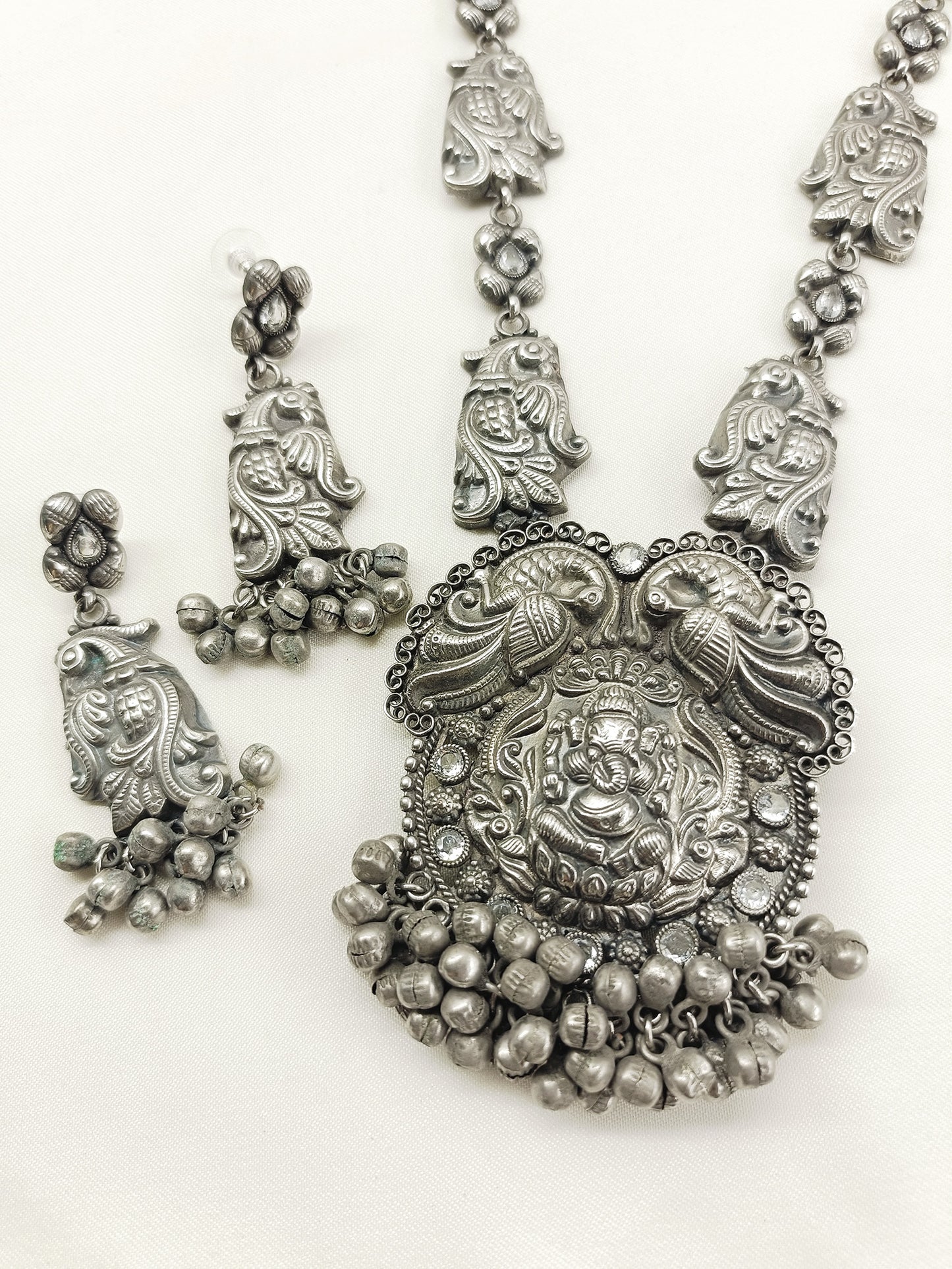 Xaria White Oxidized Necklace Set