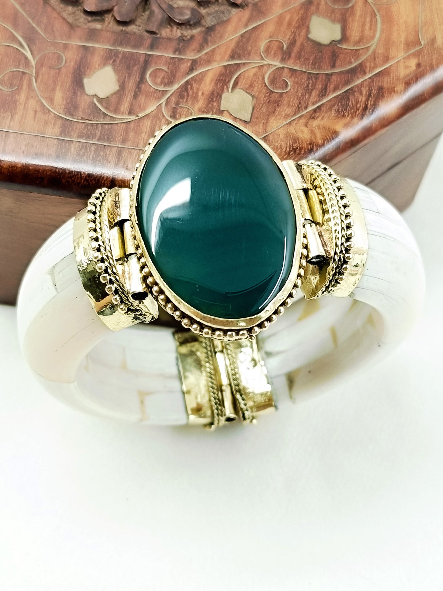 Roshvik Green Bone Men's Bracelet