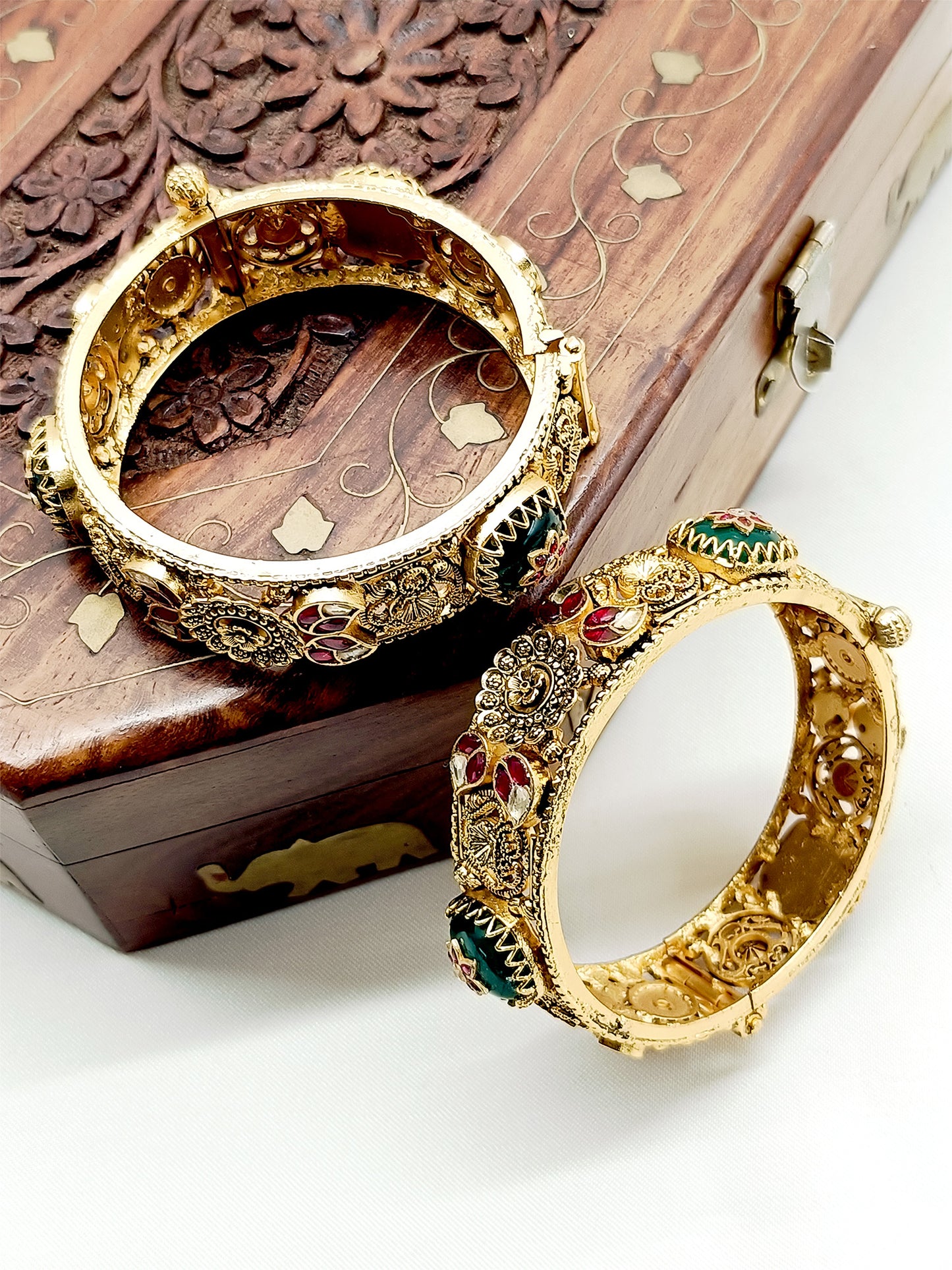 Vartika R & G Kundan Kada Set Of 2