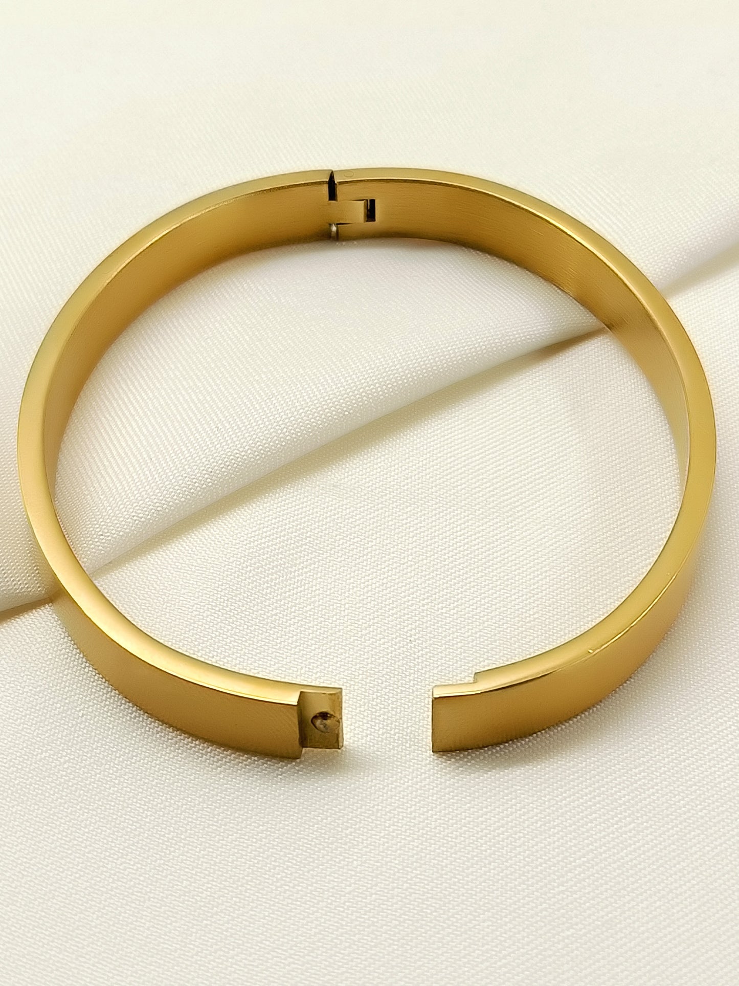 Arnavraj Golden Men's Bracelet