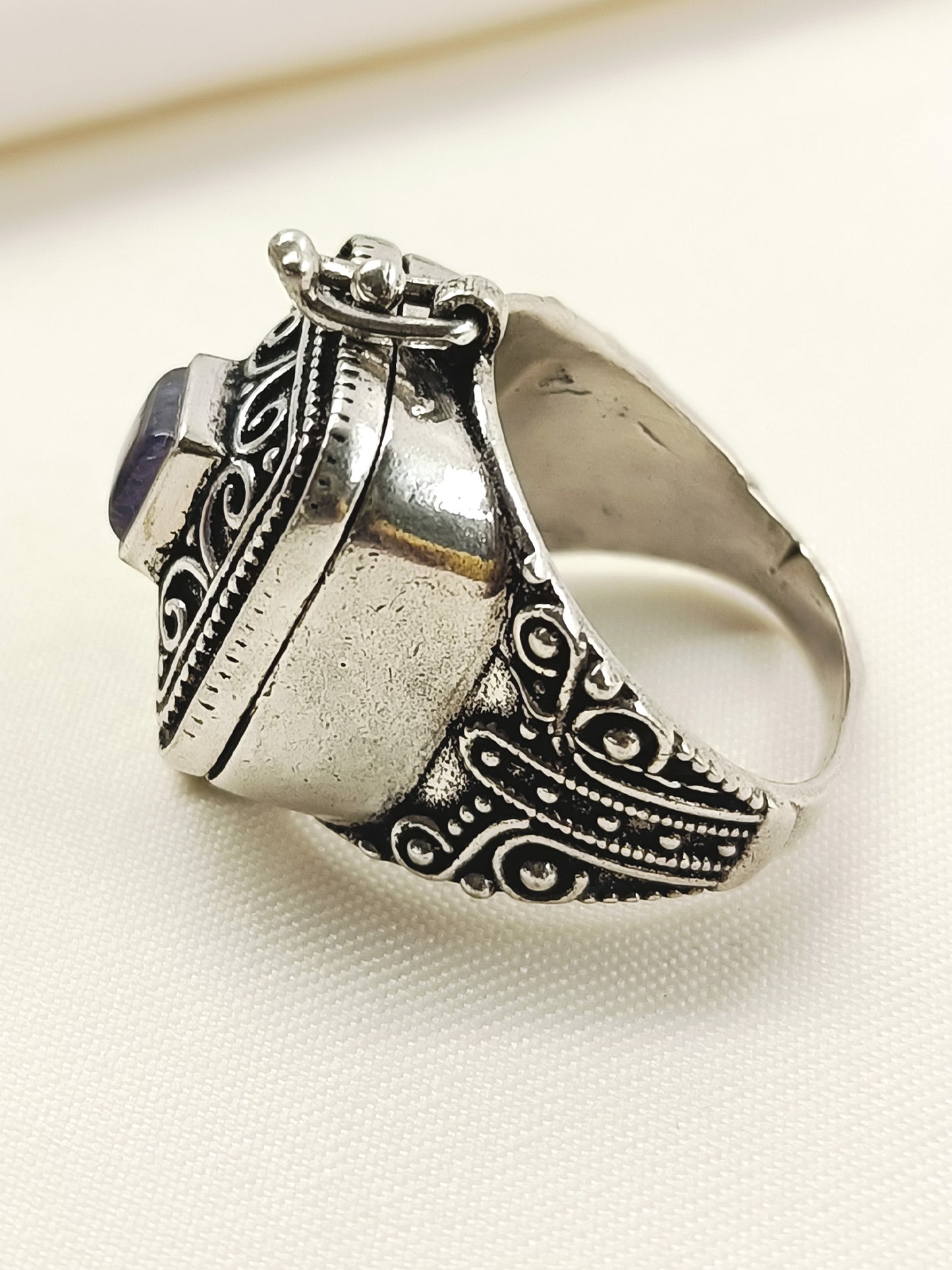 Tashvik Purple Men's Finger Ring