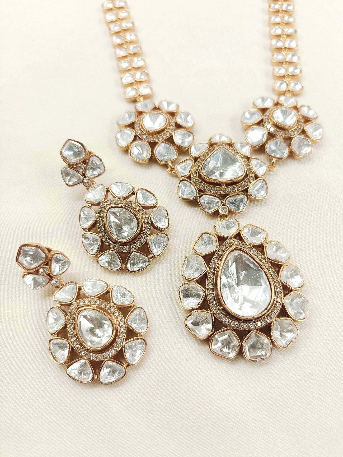 Vishnupriya White Kundan Necklace Set