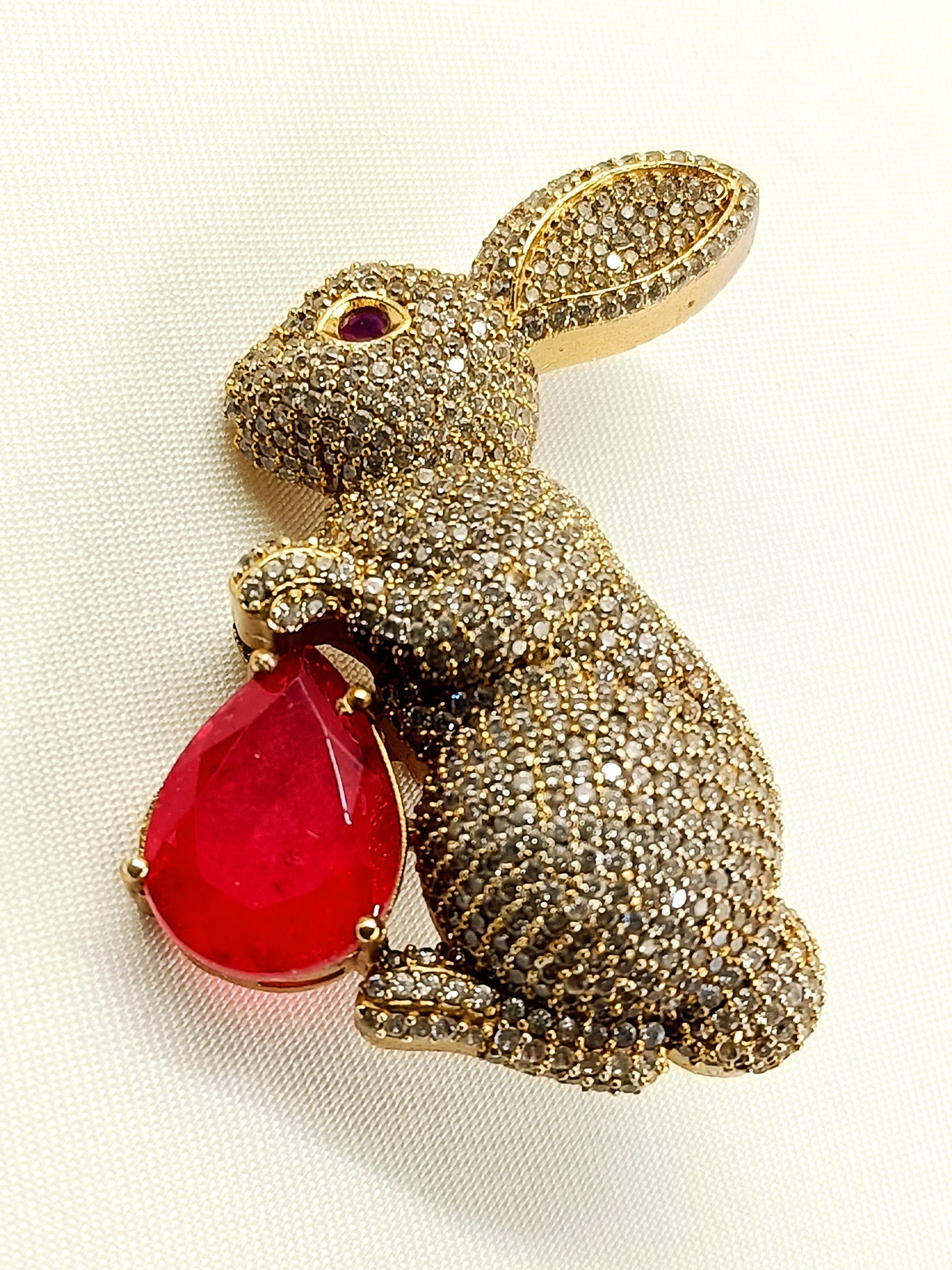 Avyan Red Rabbit Men's Brooch