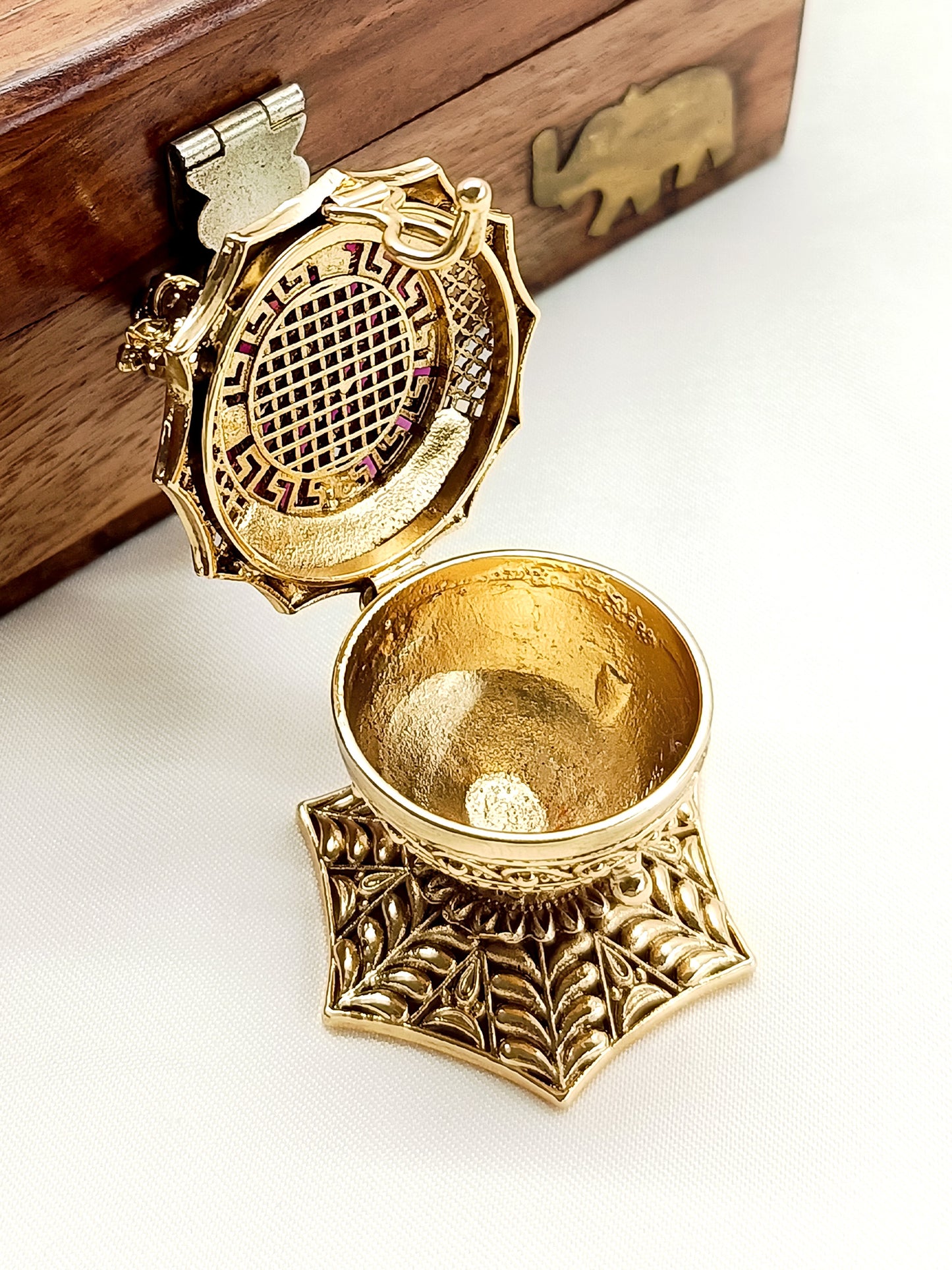 Kamila Ruby Antique Temple Sindoor Dibbi