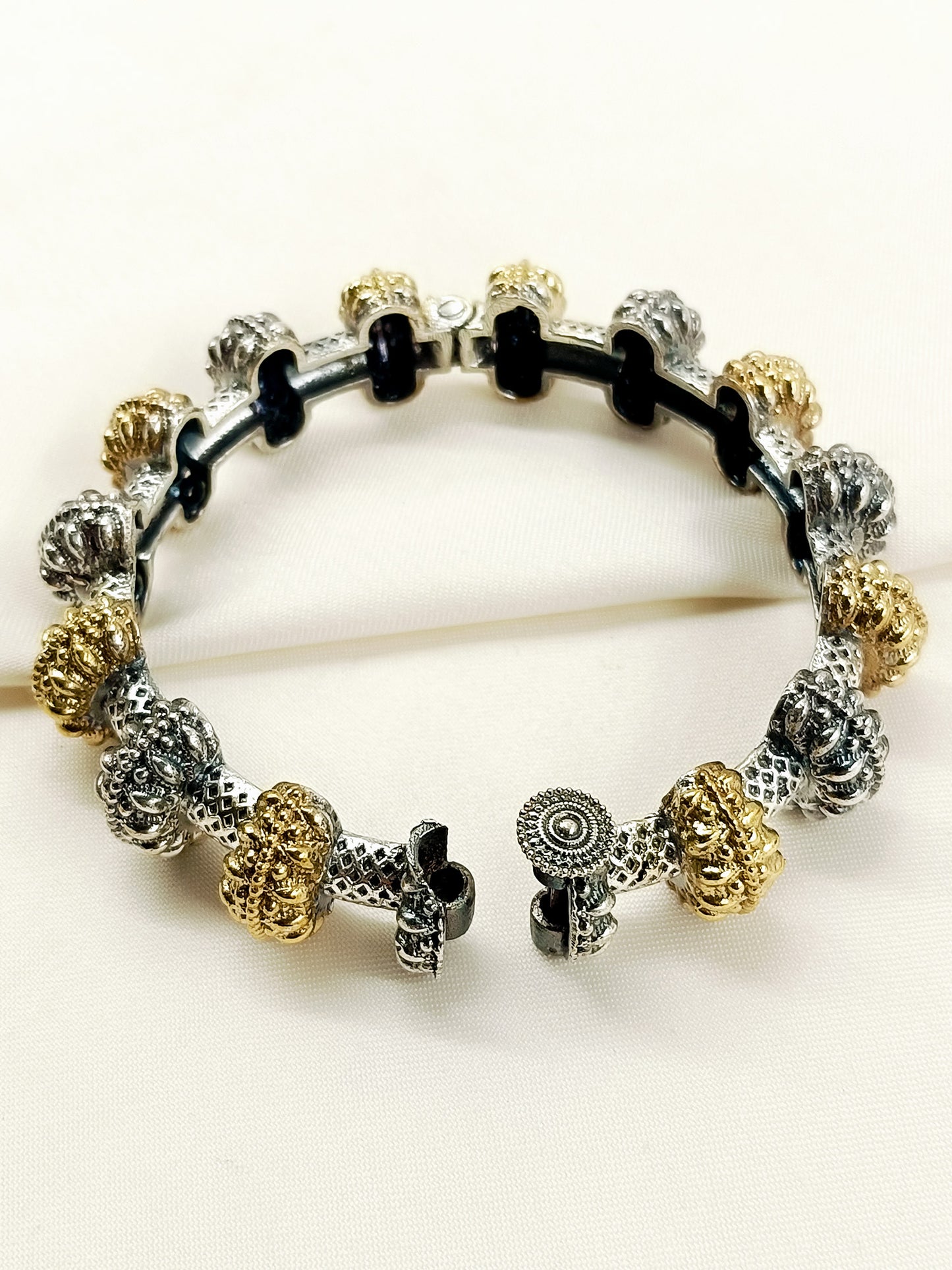 Naina Two Tone Oxidized Kada