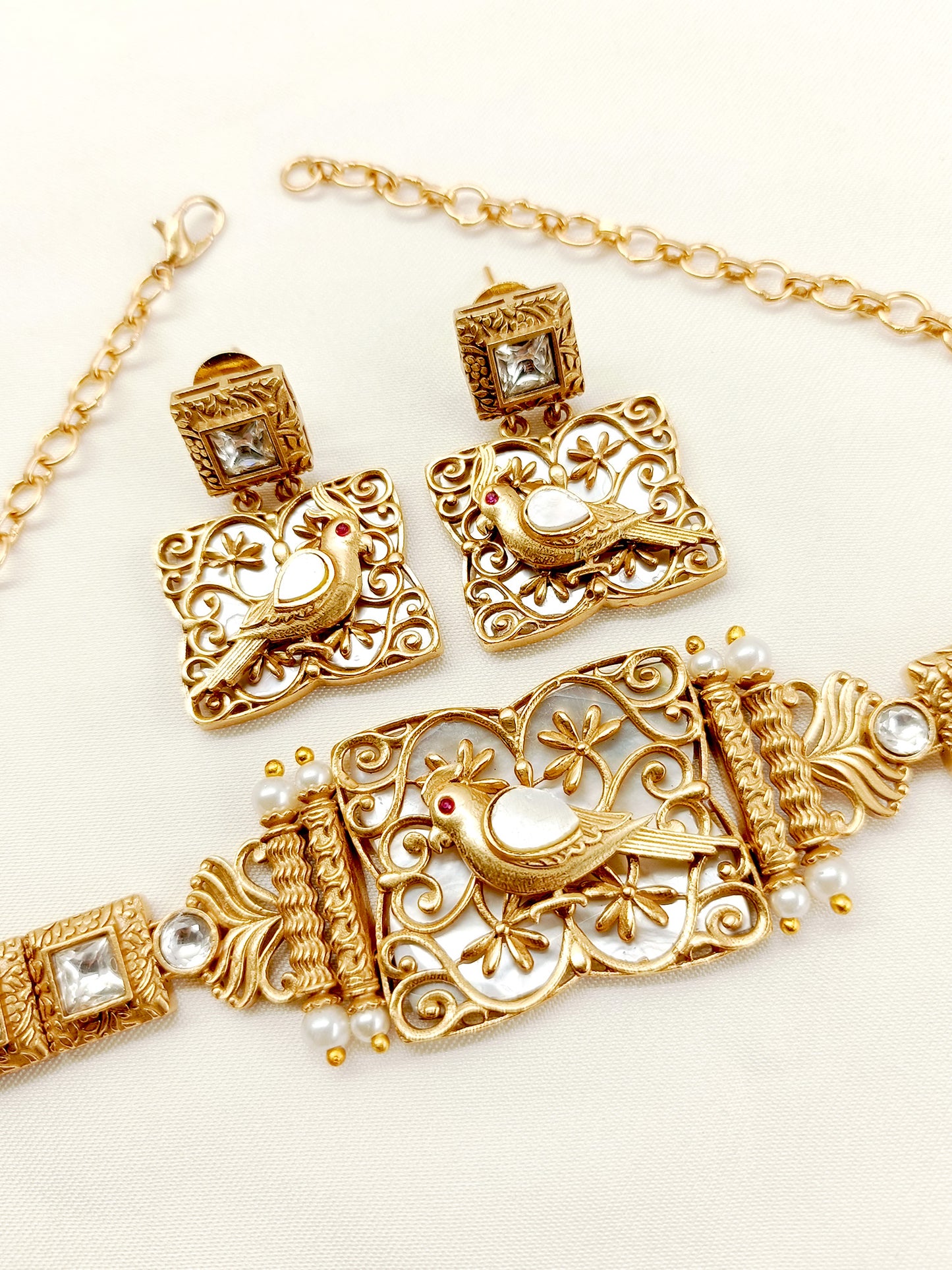 Natisha White Boutique Choker Set