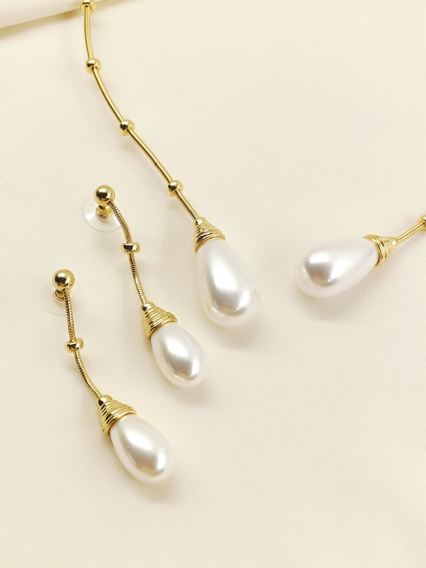 Pankriti White Pearl Western Necklace Set