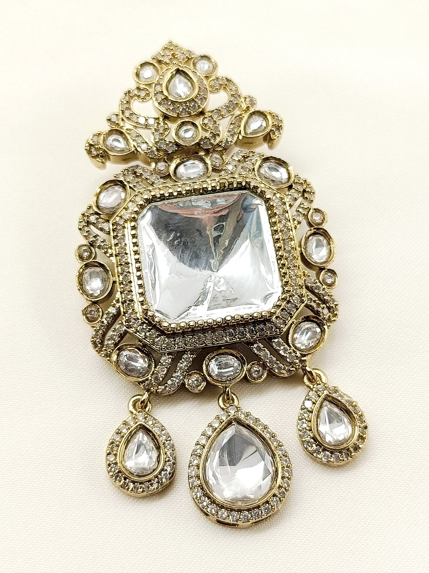 Kiyansh White Men's Brooch