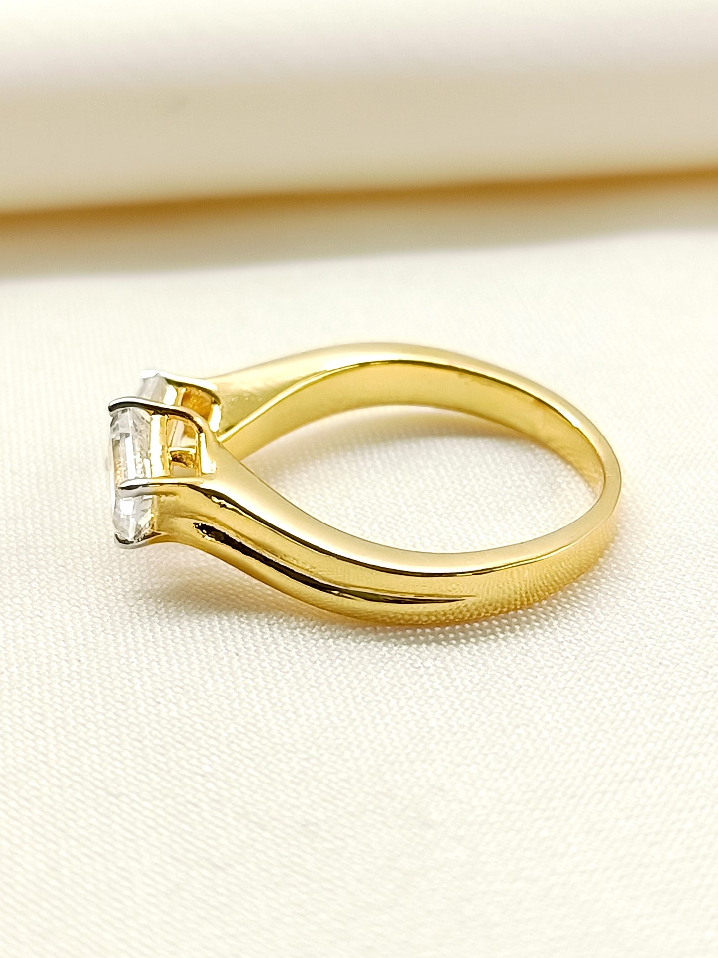 Forum 92.5 Silver Swarovski Stone Finger Ring