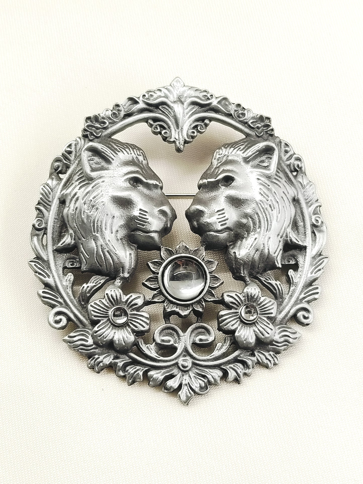 Parthiv Grey Lion Men's Brooch