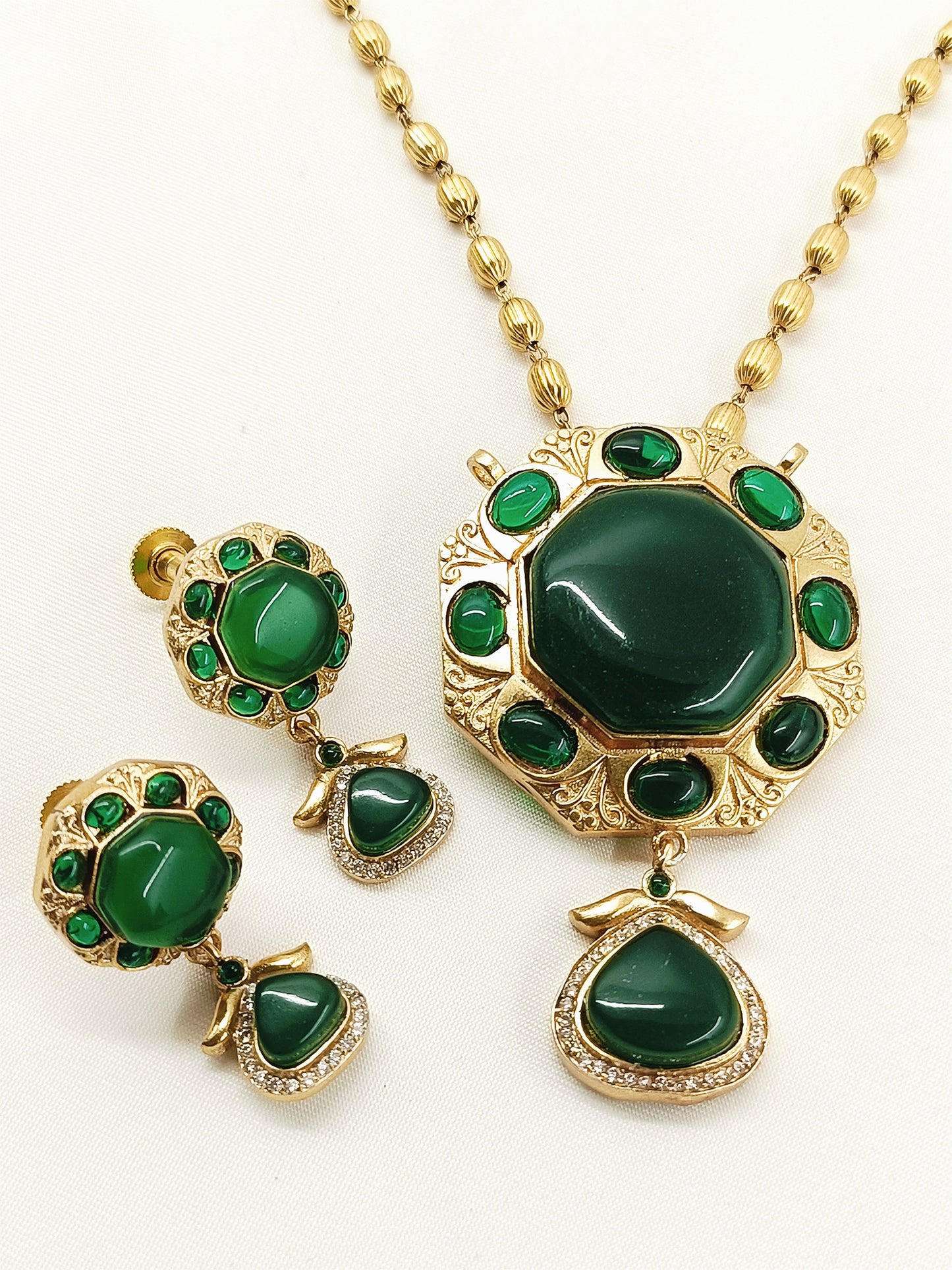 Priyansha Green Oxidized Pendant Set