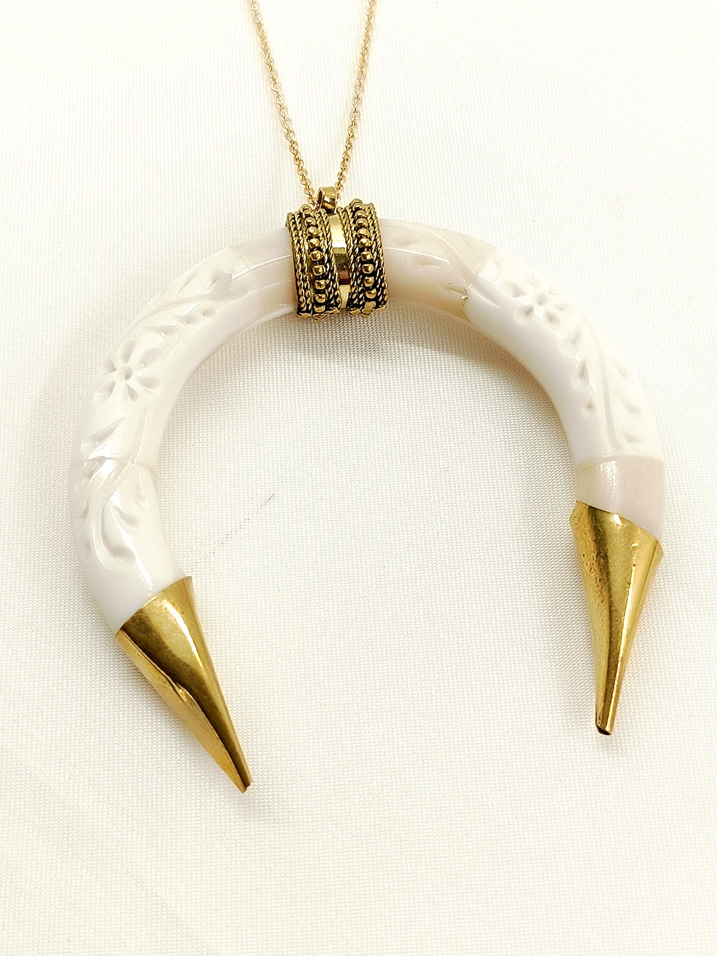 Rubyy White Bone Men's Neckpiece
