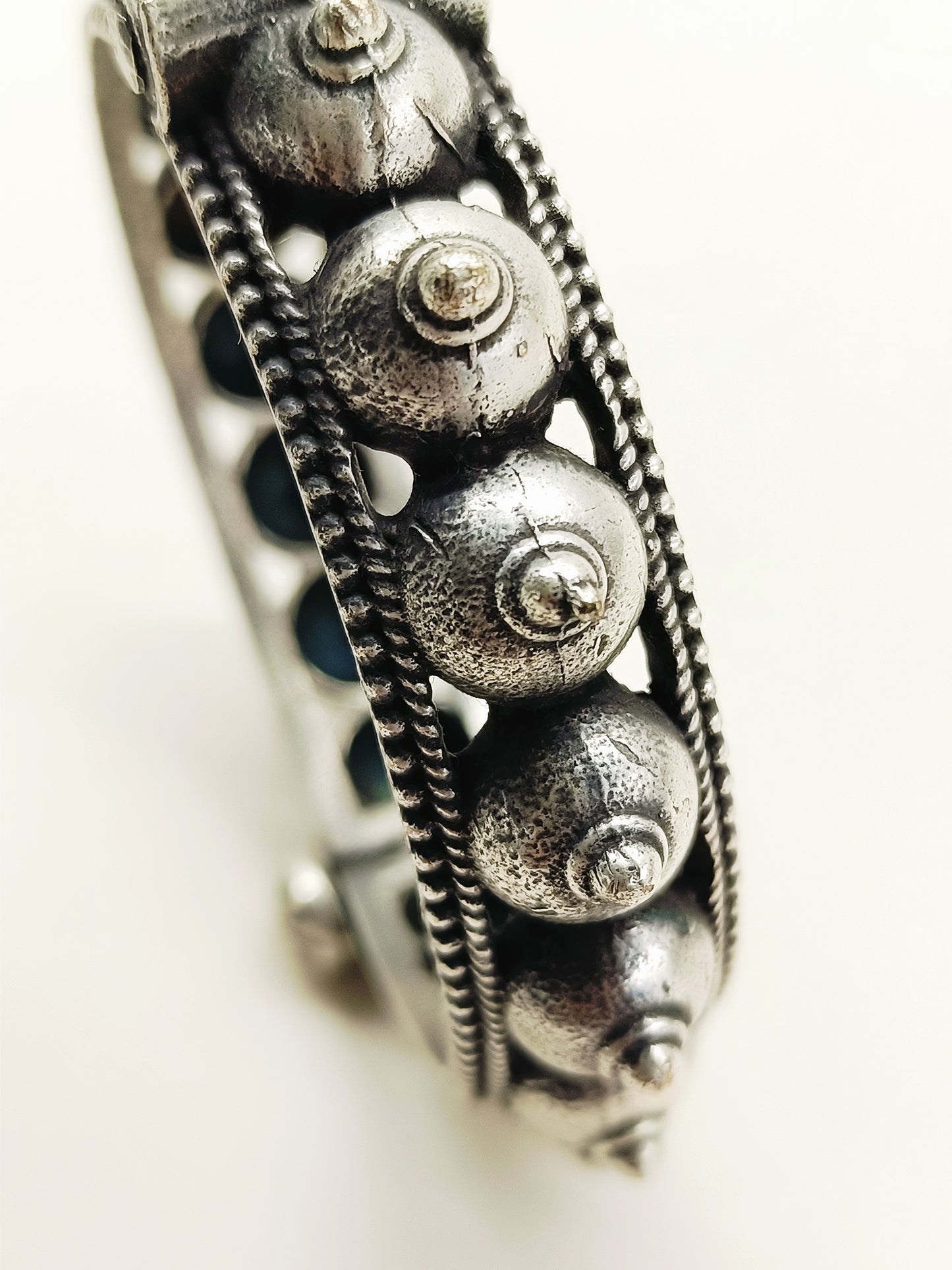 Yashodhara Plain Oxidized Kada