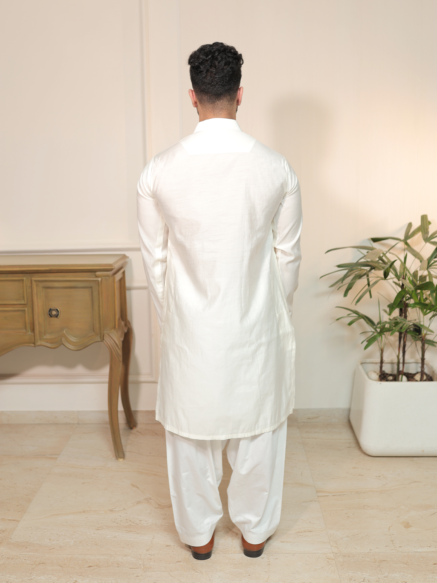 Krishav Garba Banna-sa Kurta Set.