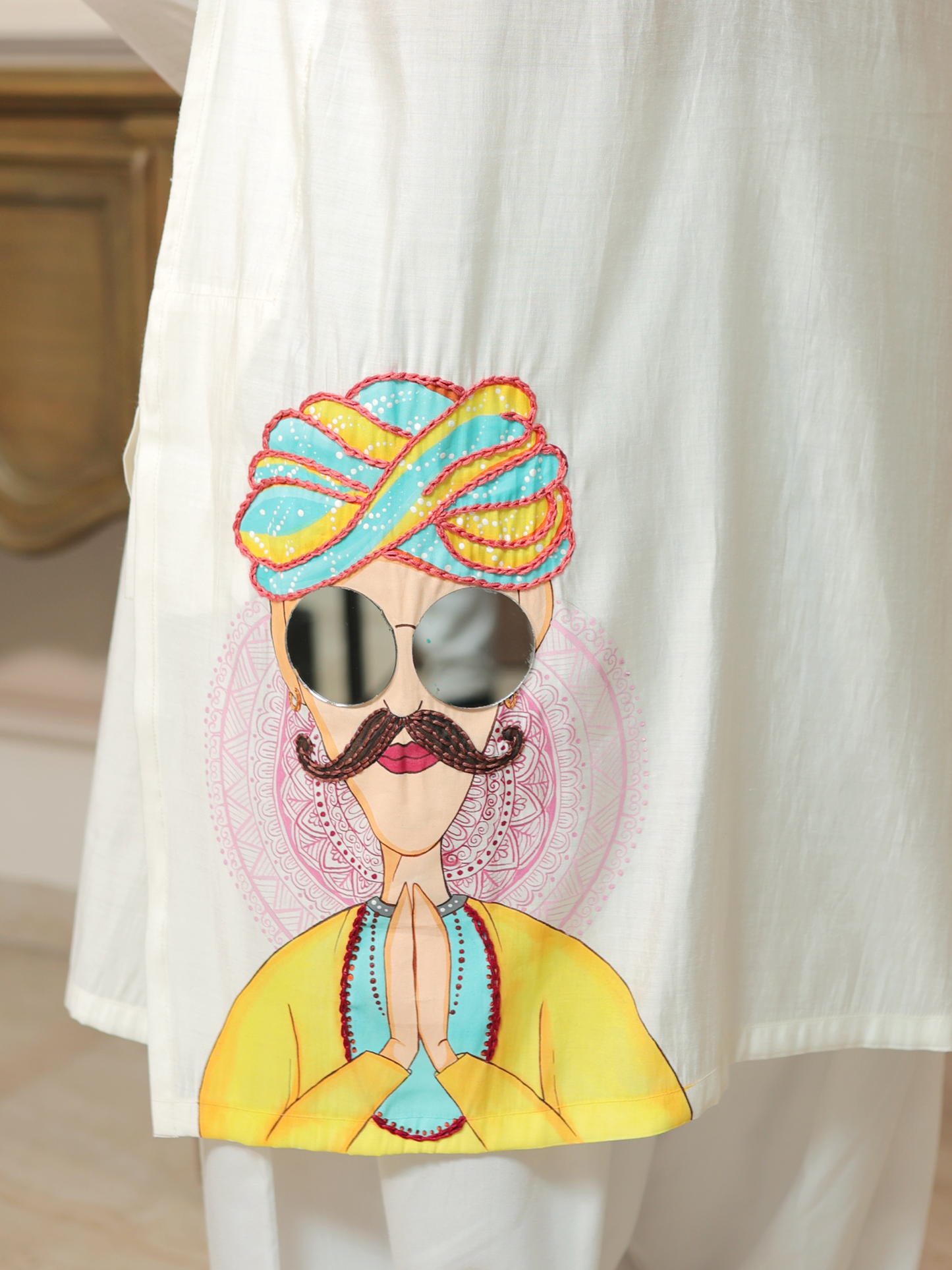 Krishav Garba Banna-sa Kurta Set.