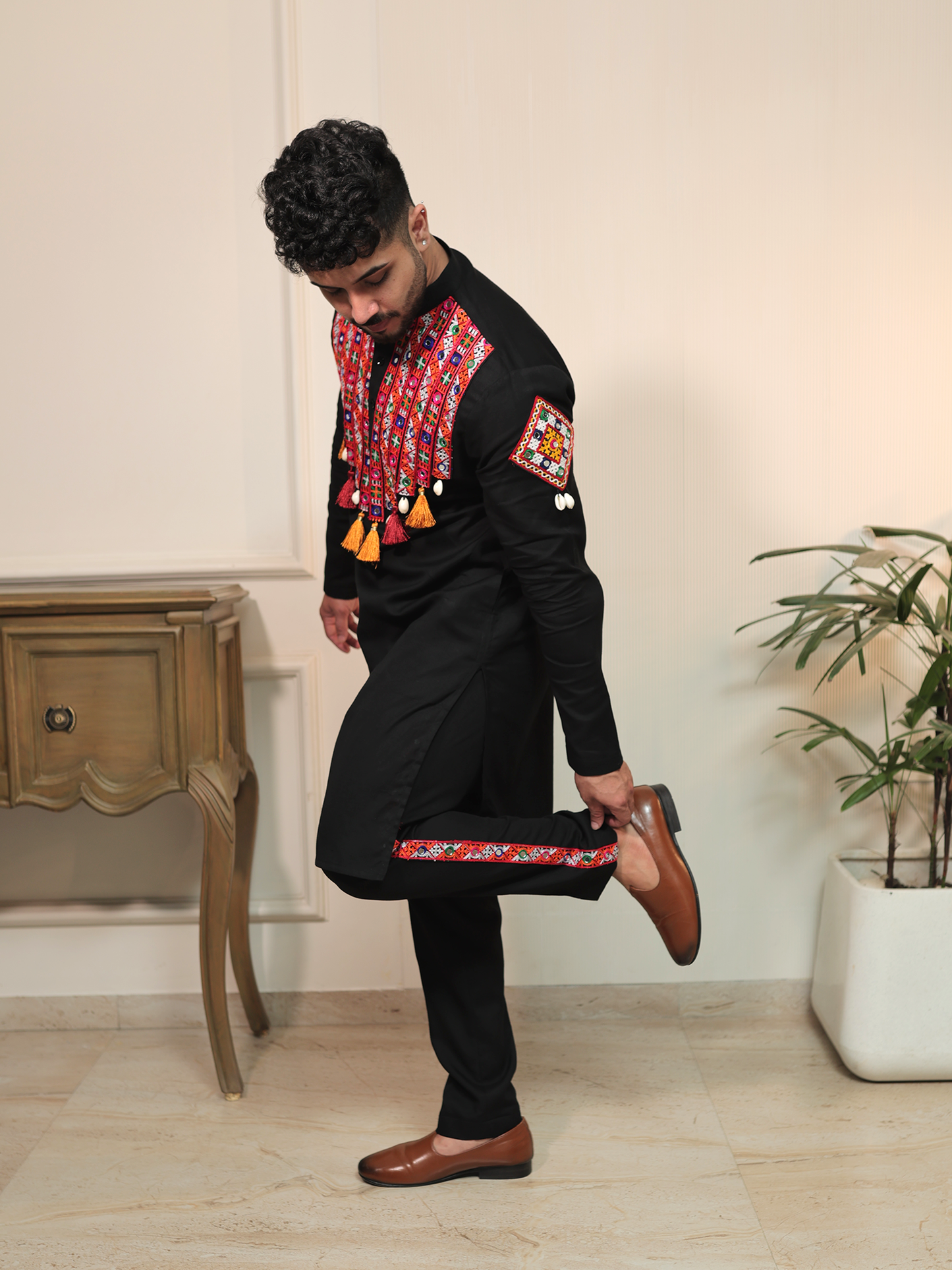 Samardh Garba Black Tassel Kurta Set.
