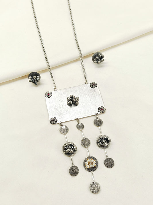Elakshi White Pearl Oxidized Pendant Set