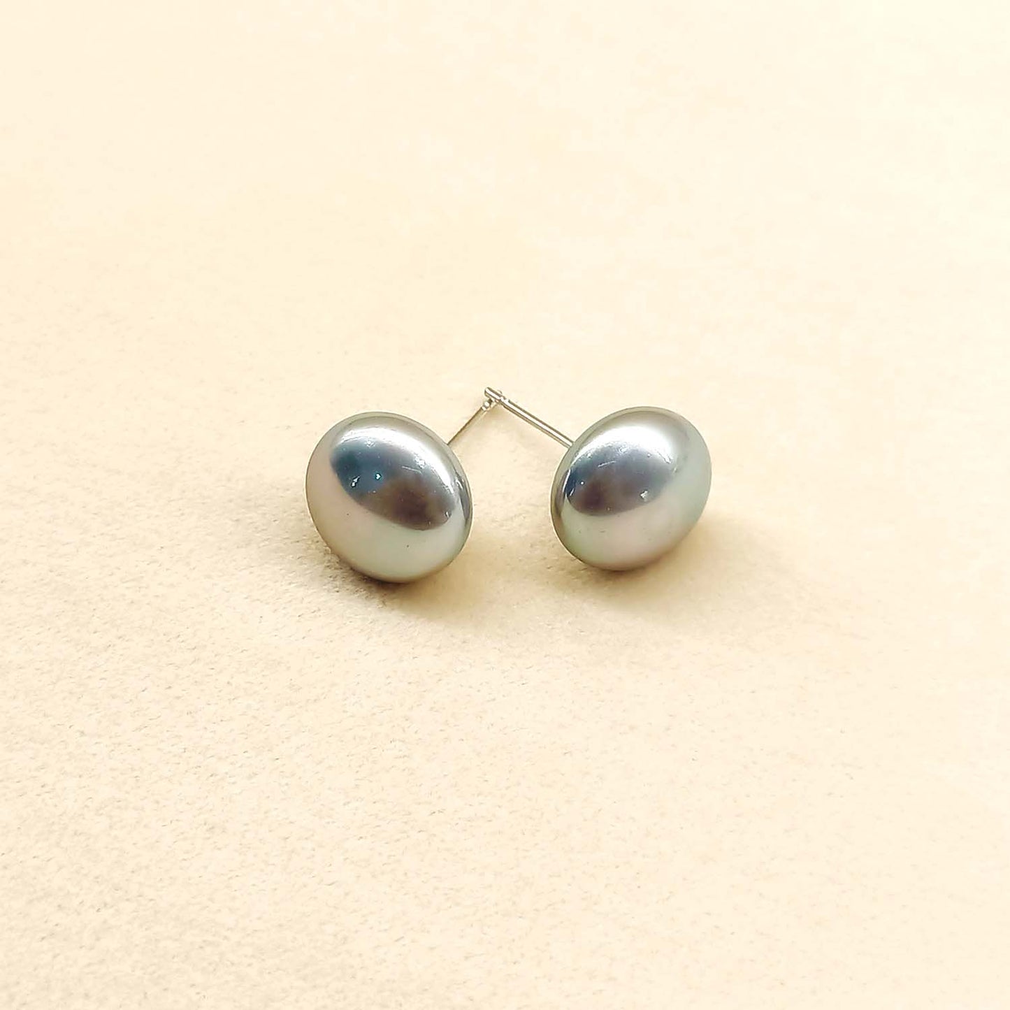 Harleen Grey Natural Pearl Stud