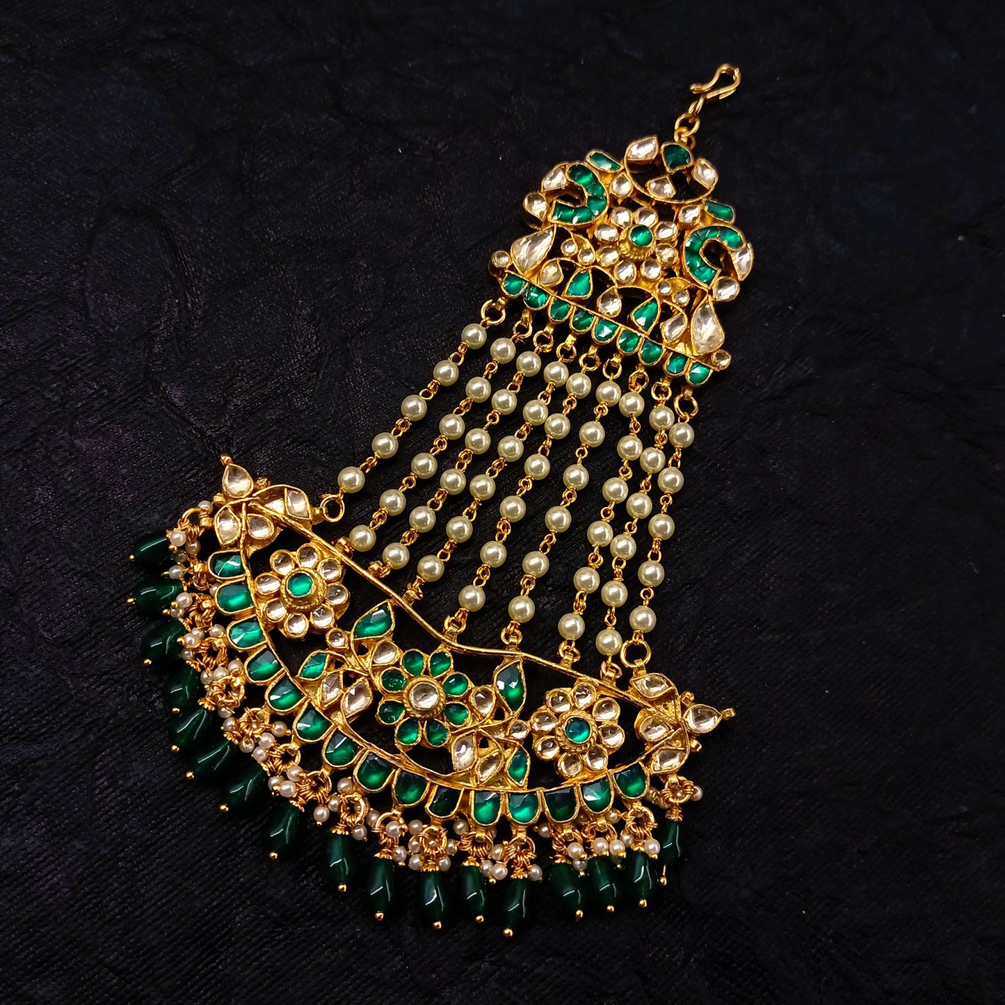Sweta Green Hanging Kundan Passa