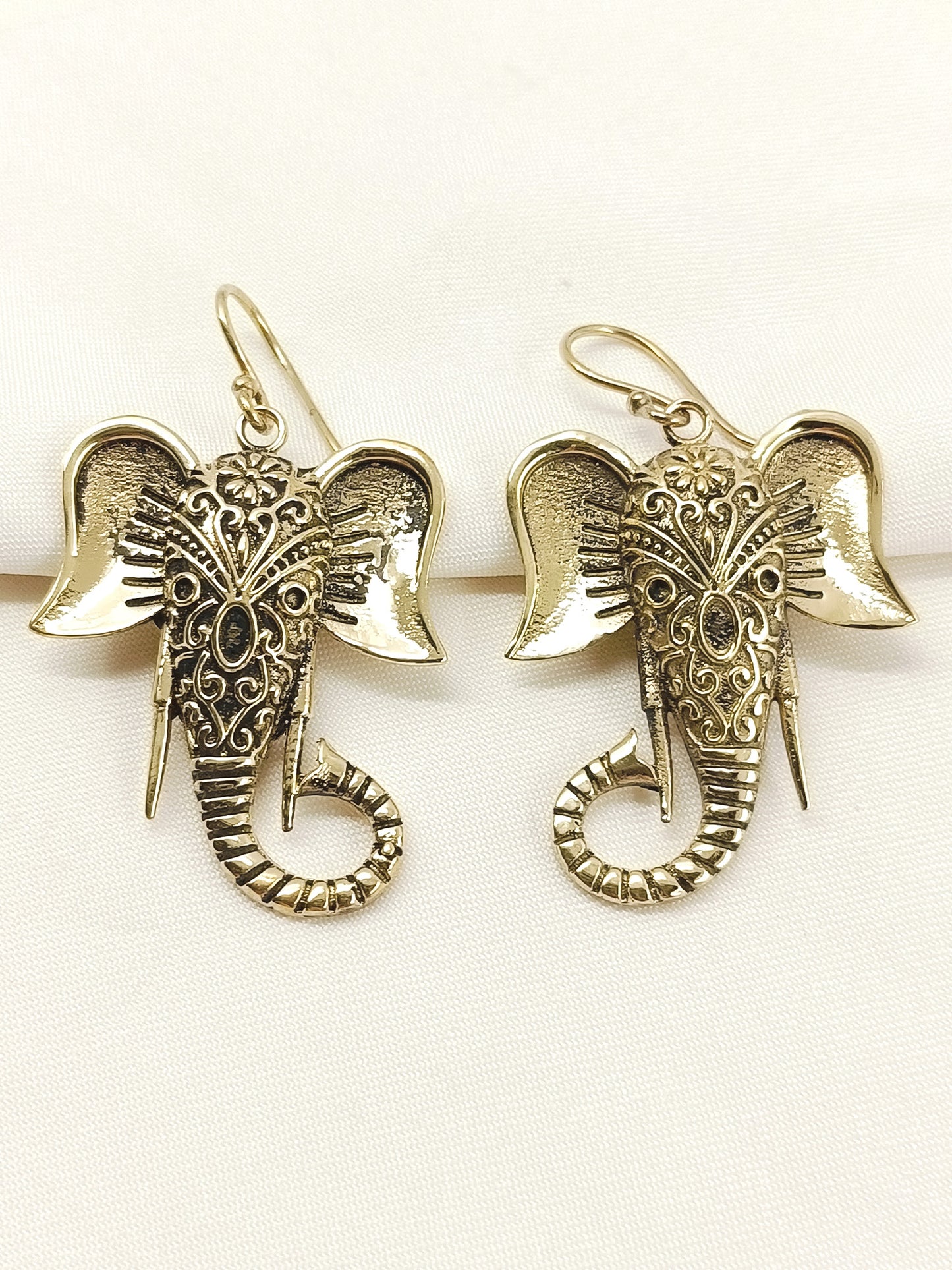 Vaishvi Golden Men's Earrings