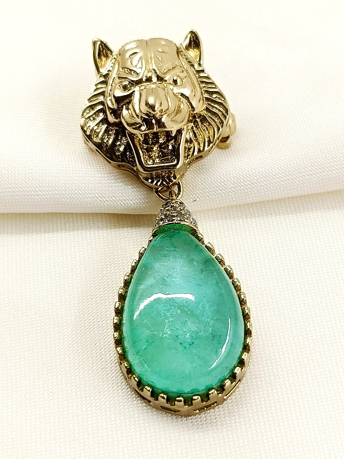 Madhurav Mint Green Lion Men's Brooch
