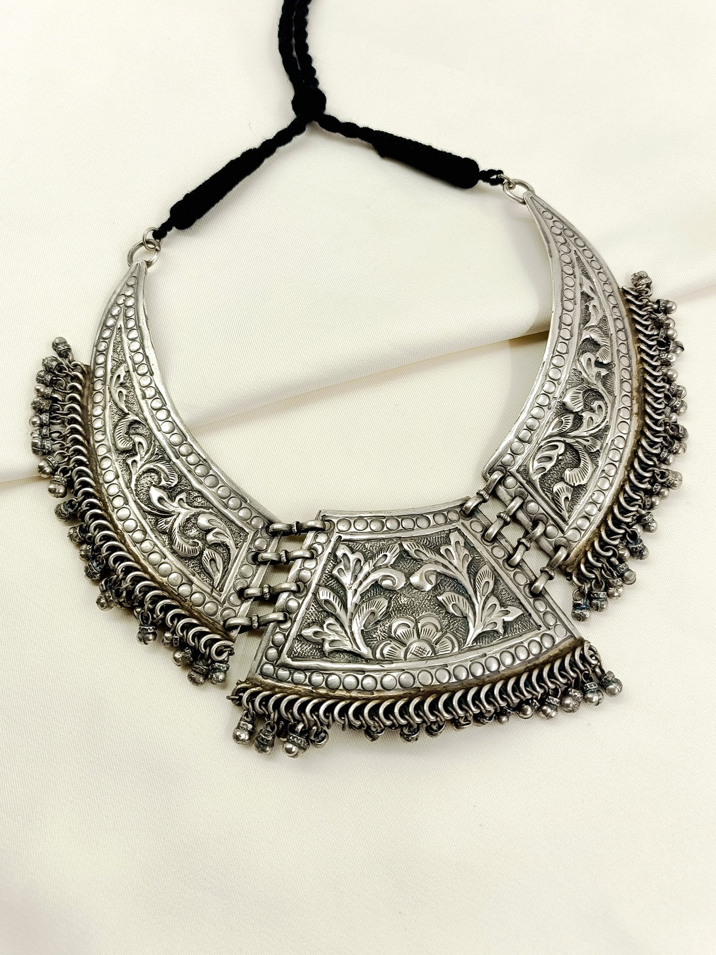 Ayansh Plain Men's Neckpiece
