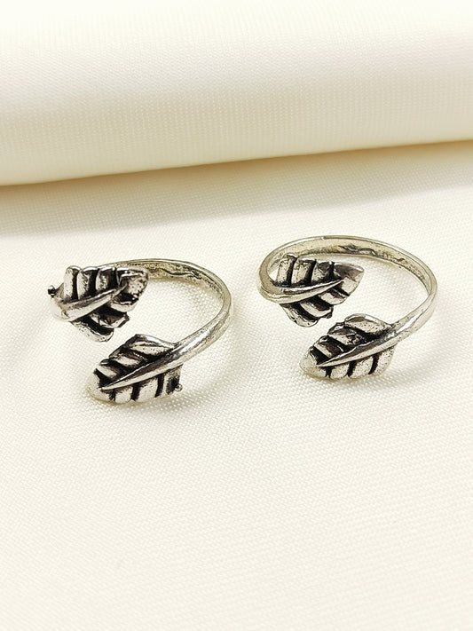 Vania Silver Oxidized Dual Leaf Toe Ring Pair