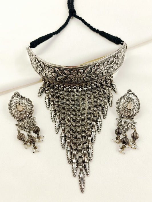 Rashmika Plain Oxidized Floral Hasli Choker Set
