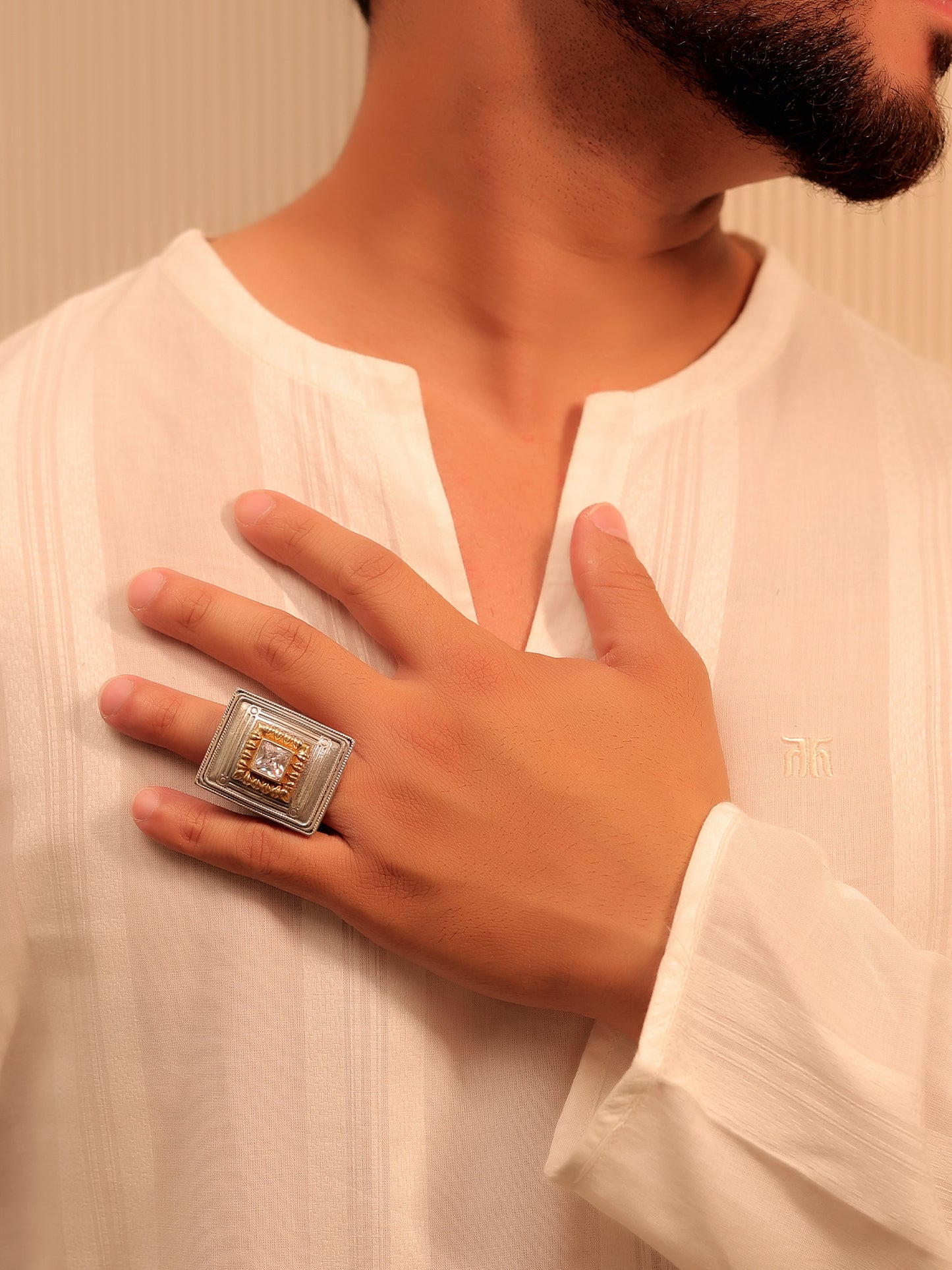 Anzlehik White Men's Finger Ring