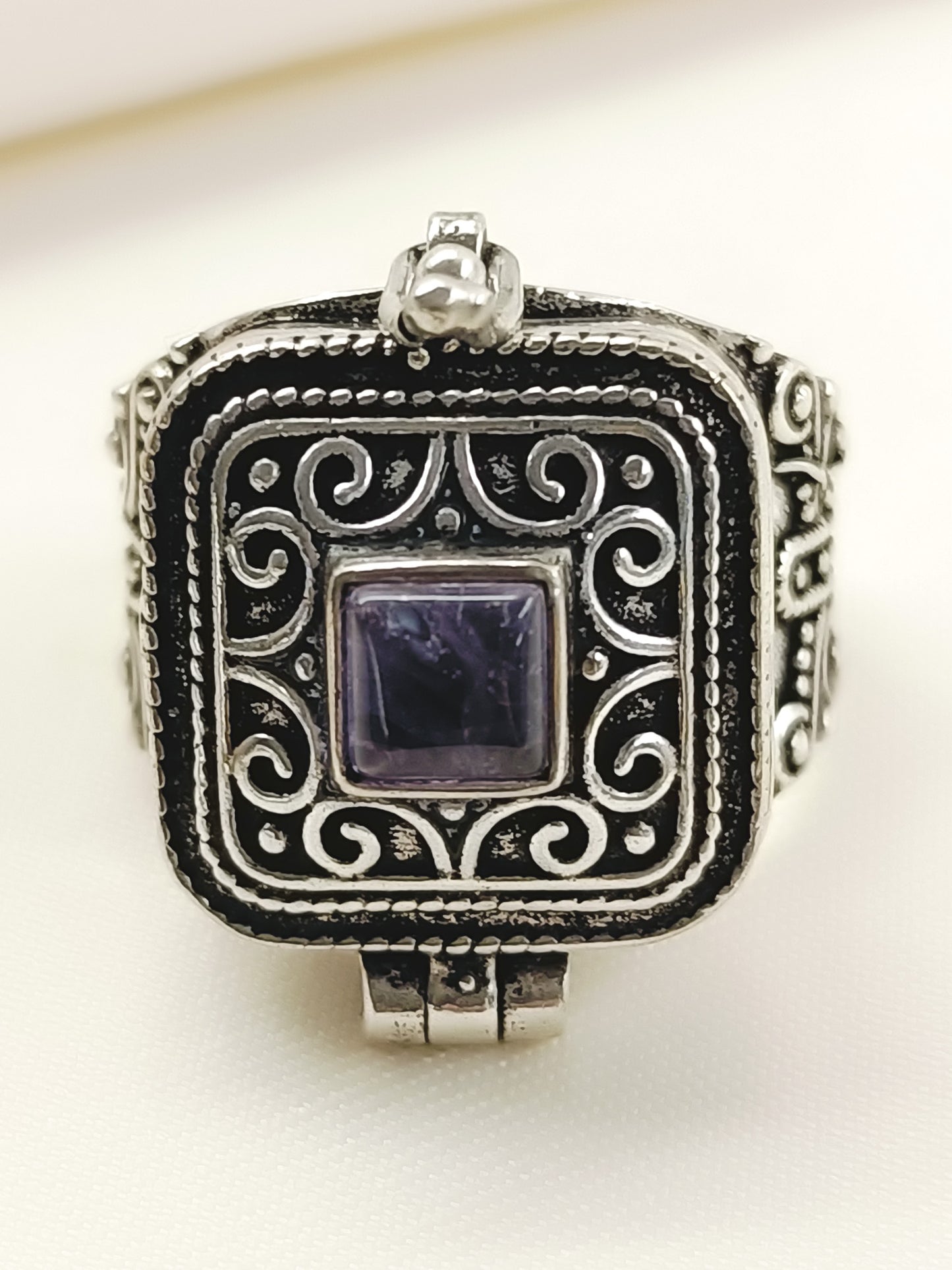 Tashvik Purple Men's Finger Ring