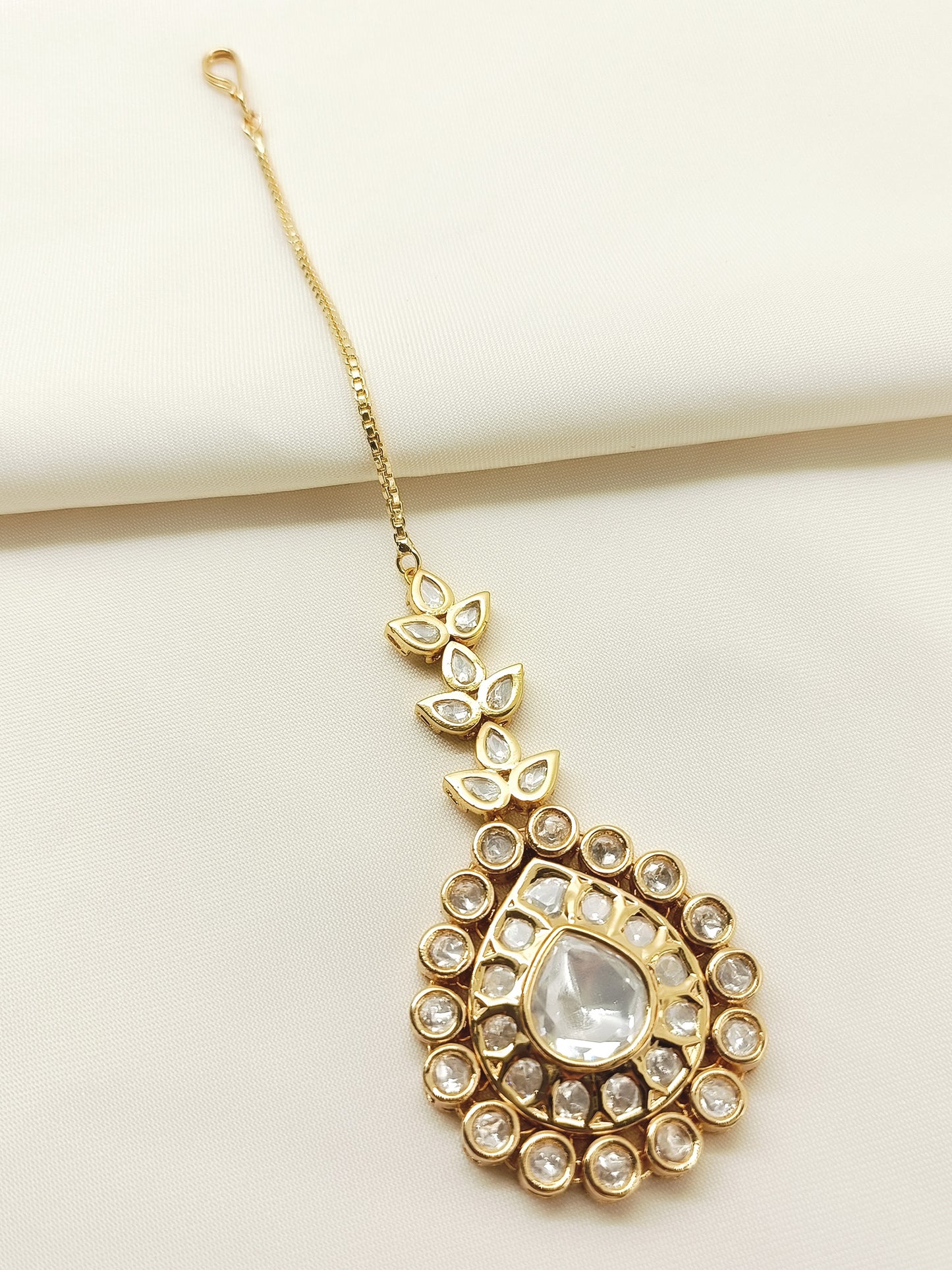 Siara White Kundan Teeka