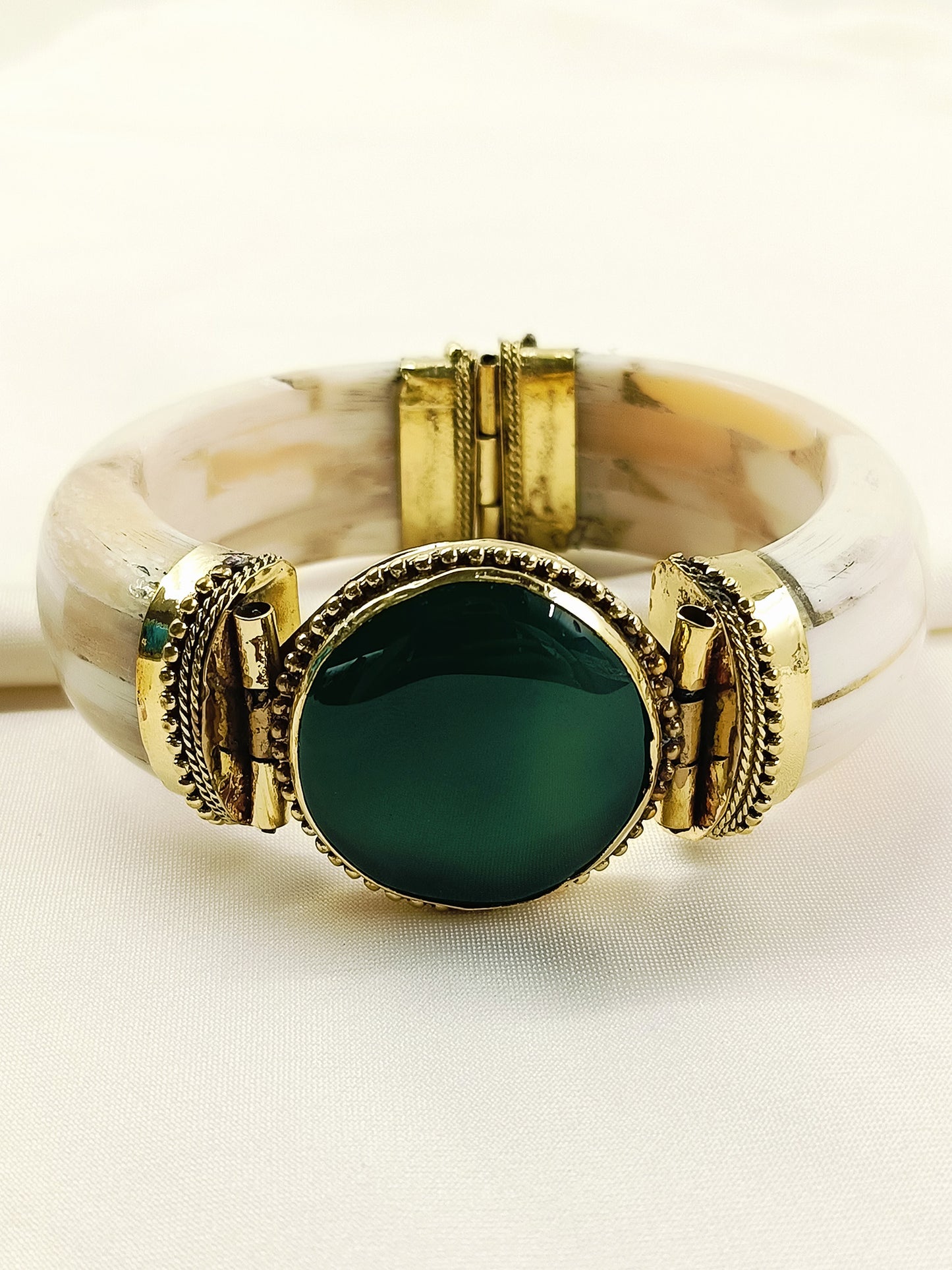 Arin Men’s Royal Green Onyx Stone Tribal Bone Bracelet