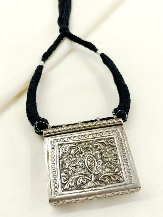 Aryavir Black Men's Neckpiece