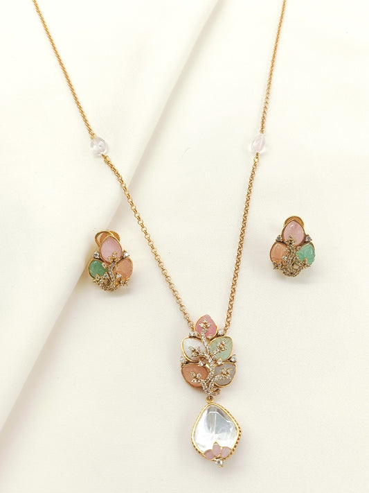 Gaurvi P&G Kundan Pendant Set