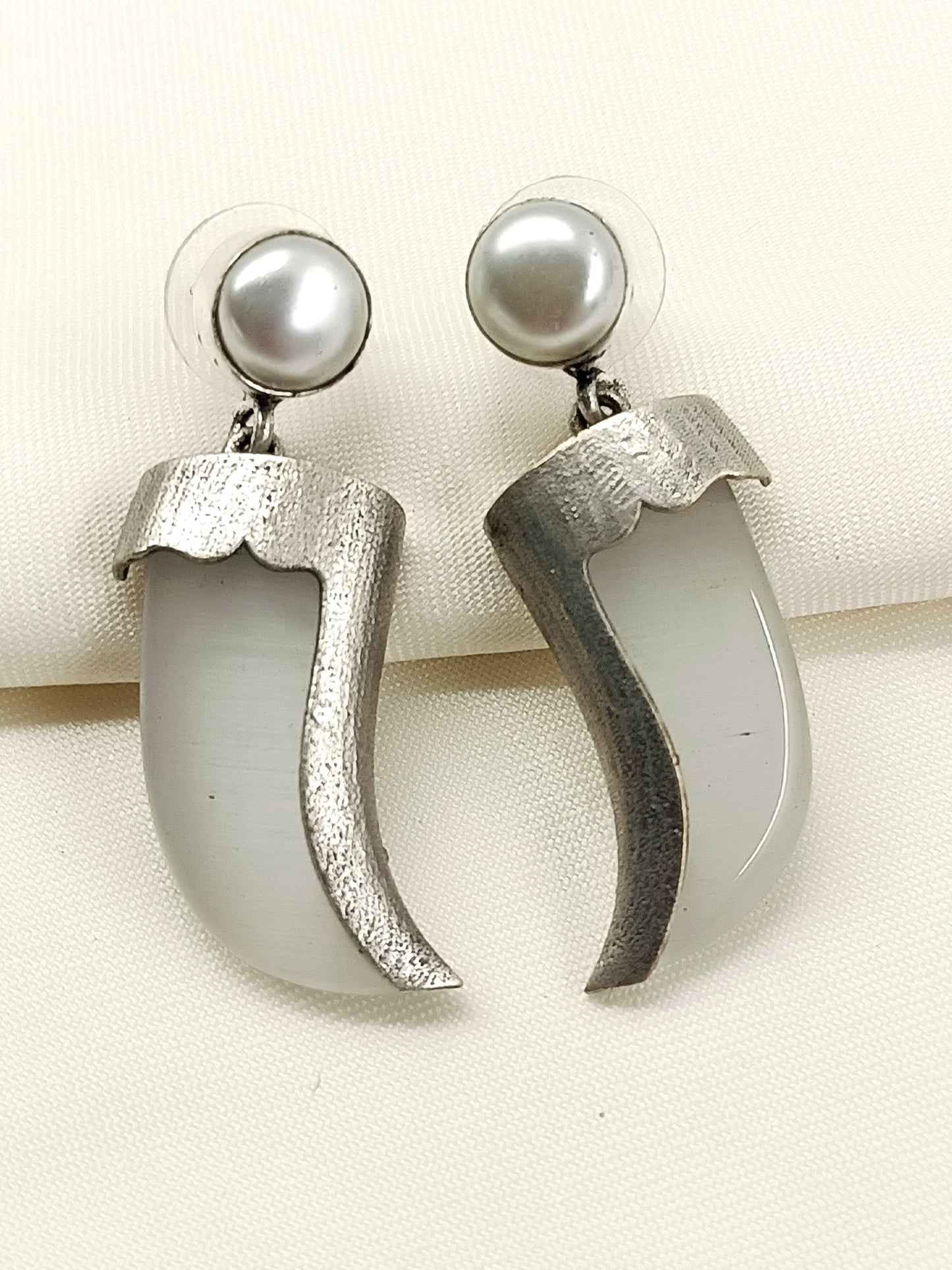 Ivaan Grey Men's Earring