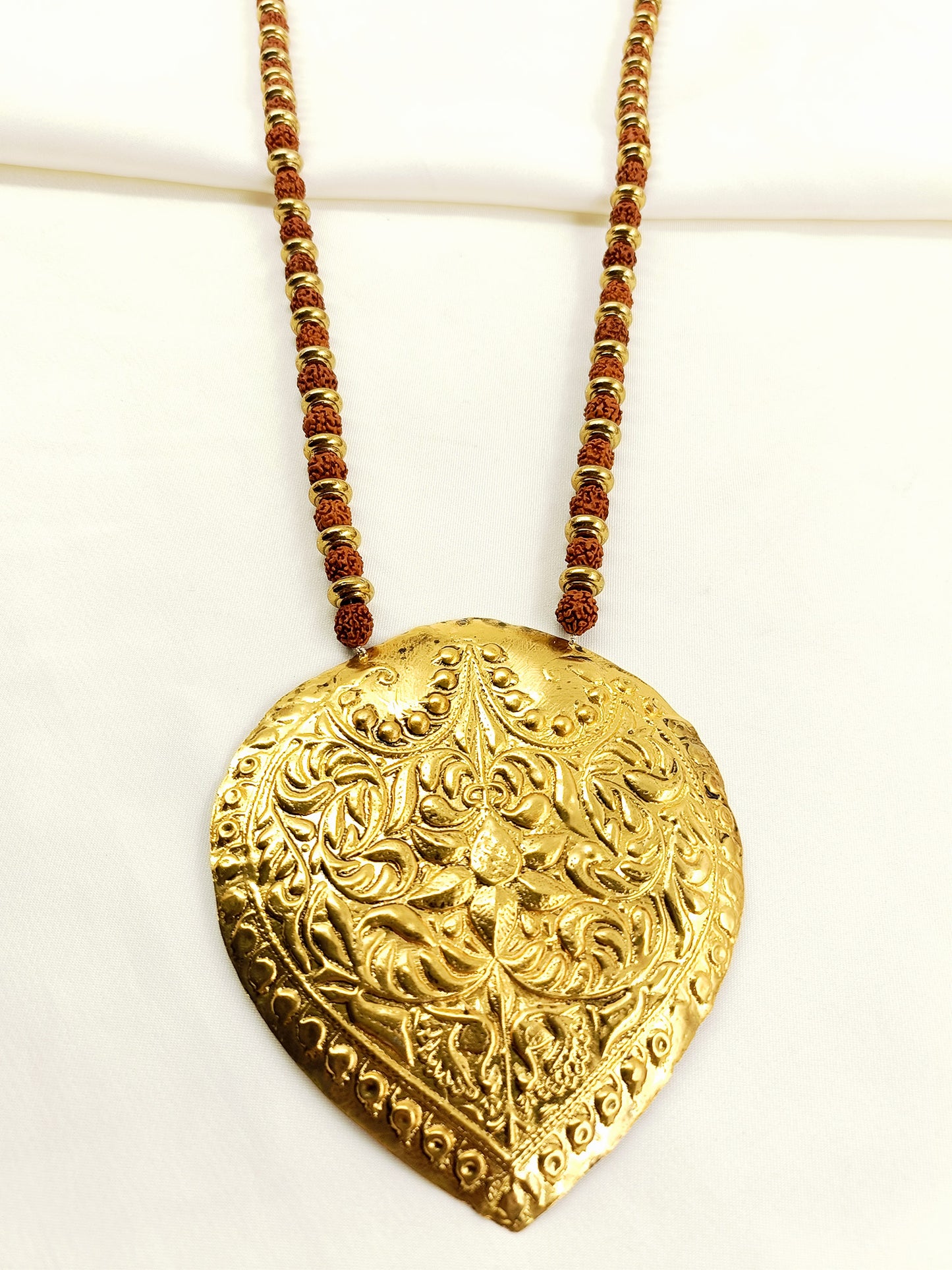 Shivraj Golden Men's Neckpiece
