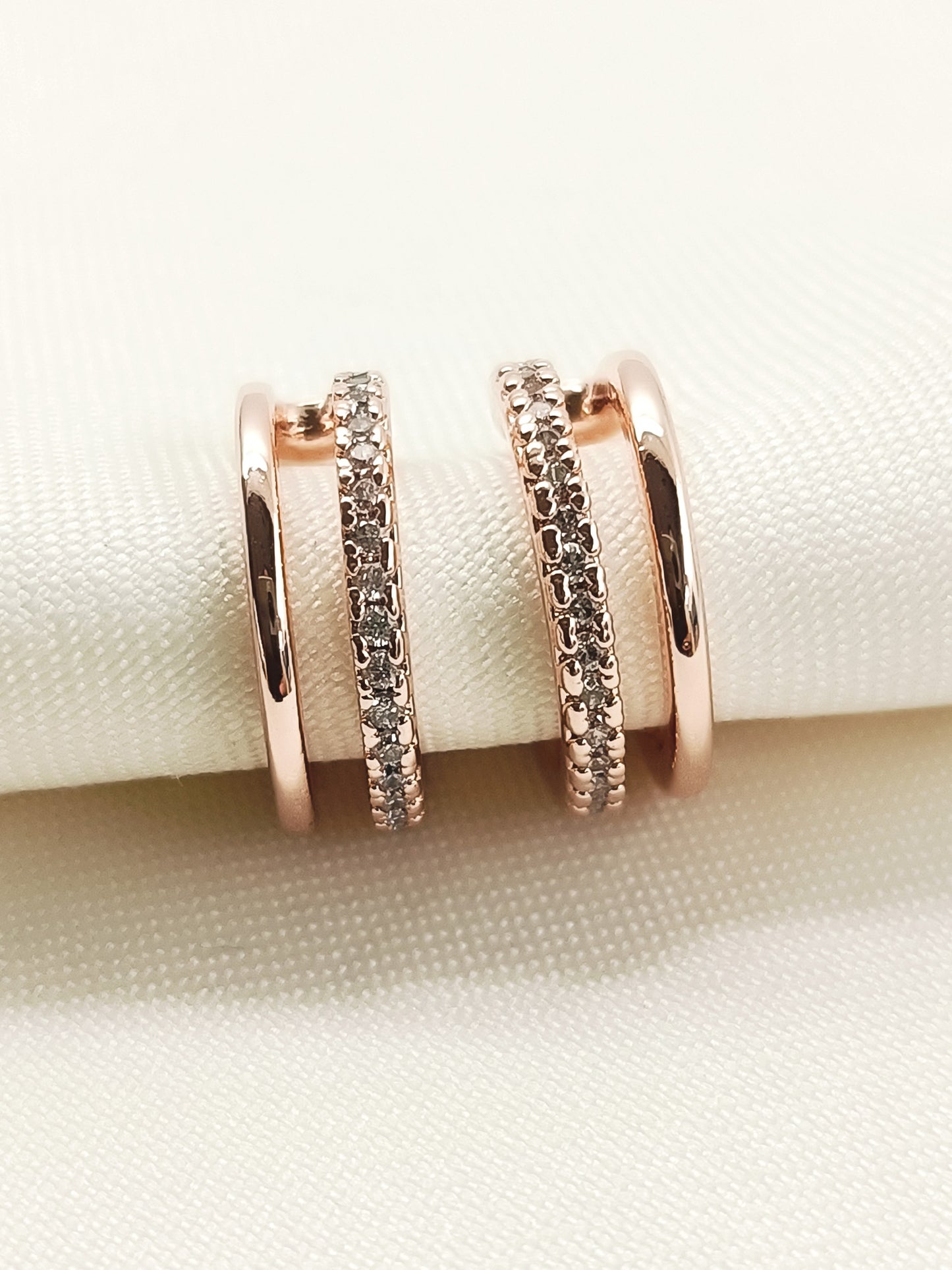 Giya White American Diamond Earcuff