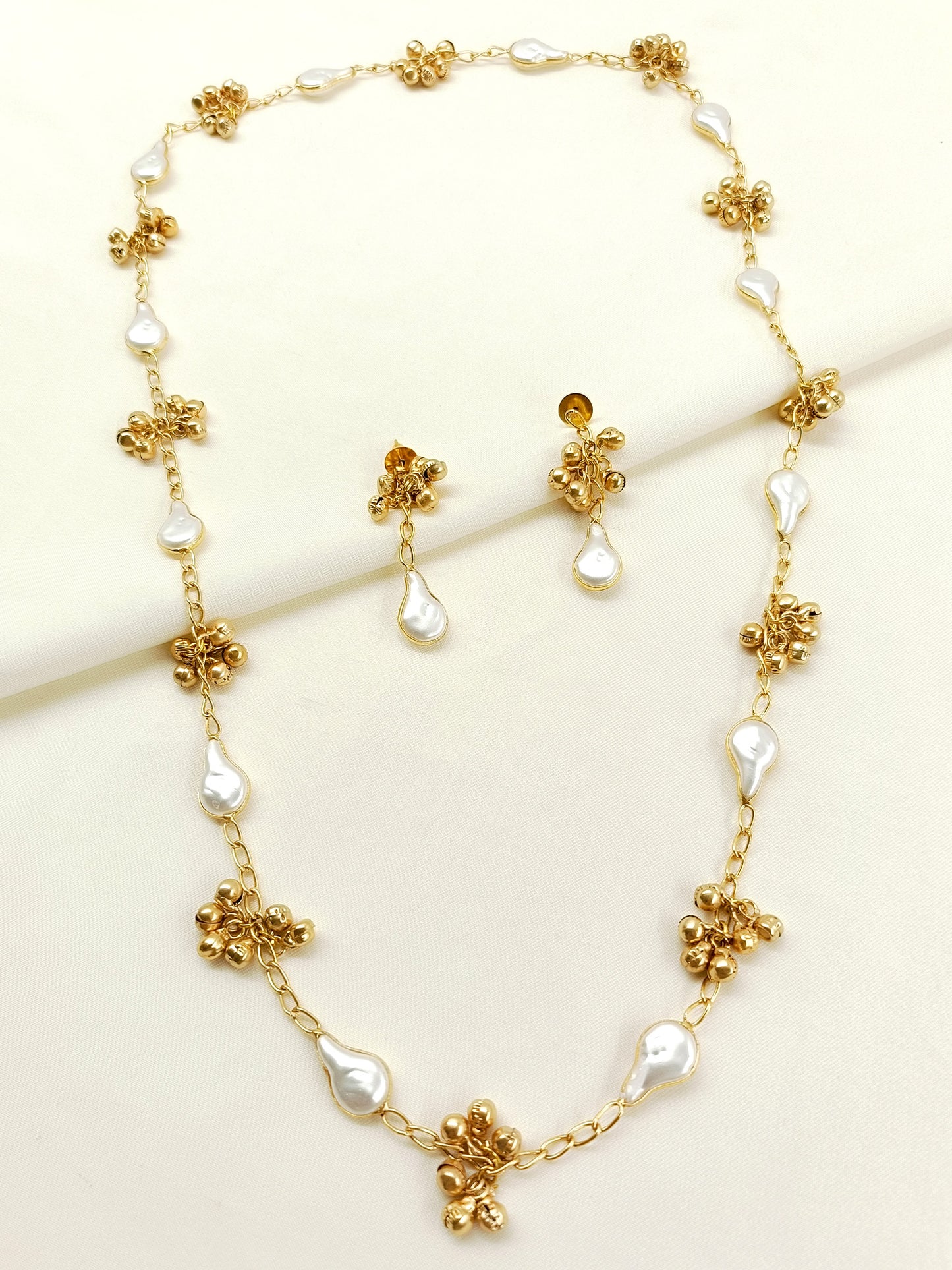 Aishwarya White Oxidized Necklace Set