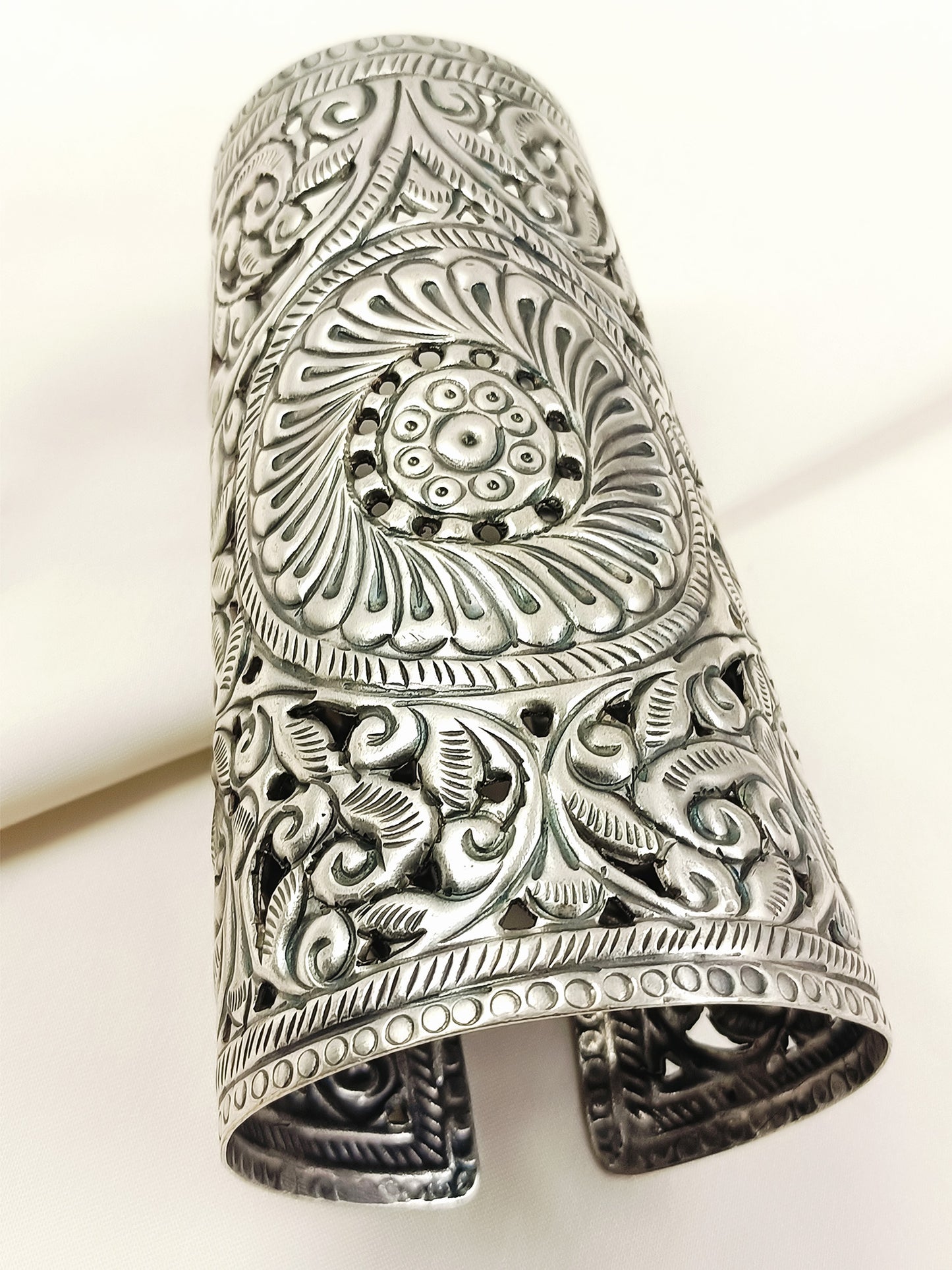 Yaminah Plain Oxidized Bracelet