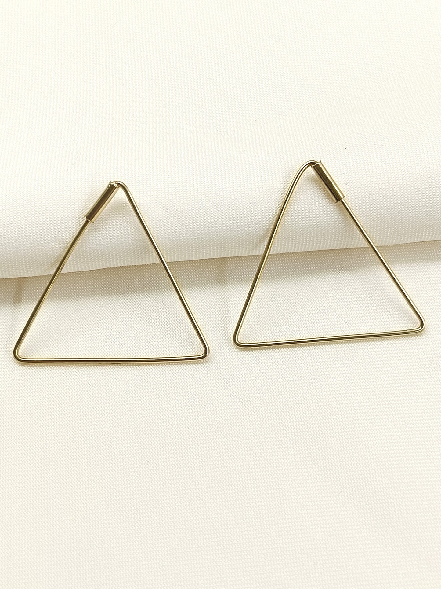 Shaanth Golden Men's Earrings