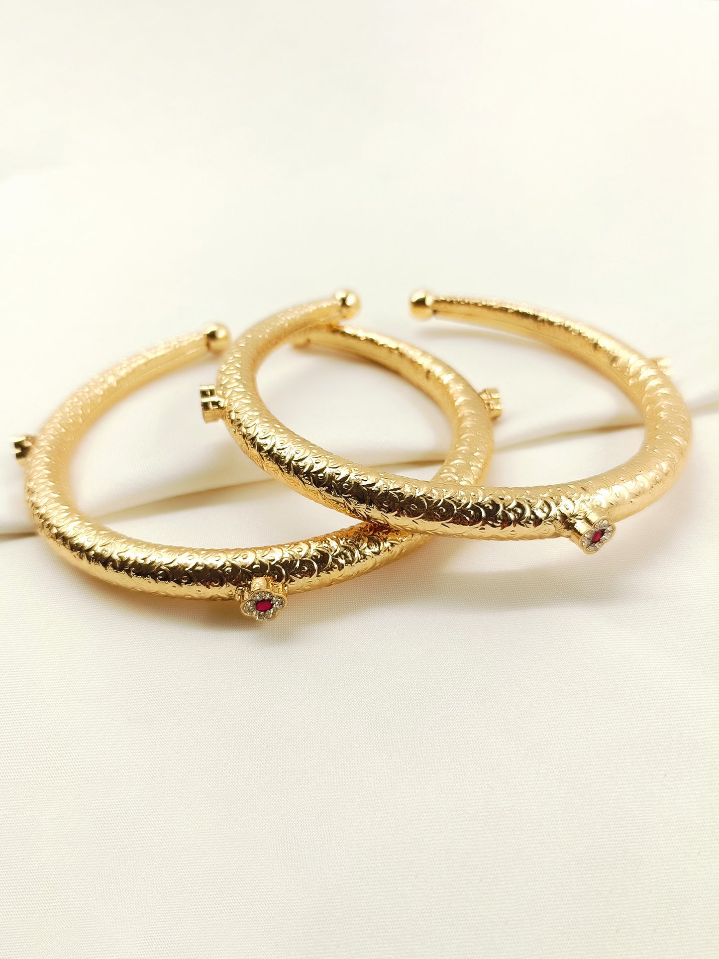 Almira Ruby Hasli Styled Oxidized Anklet