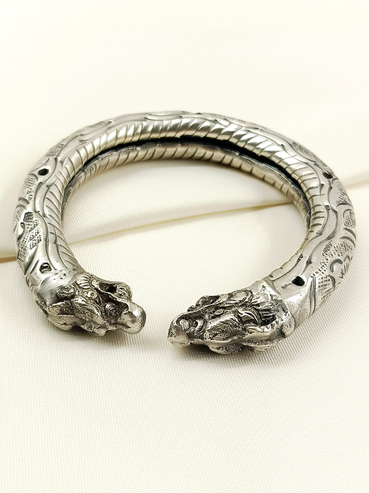 Kalp Plain Oxidized Silver Lion Men's Bracelet
