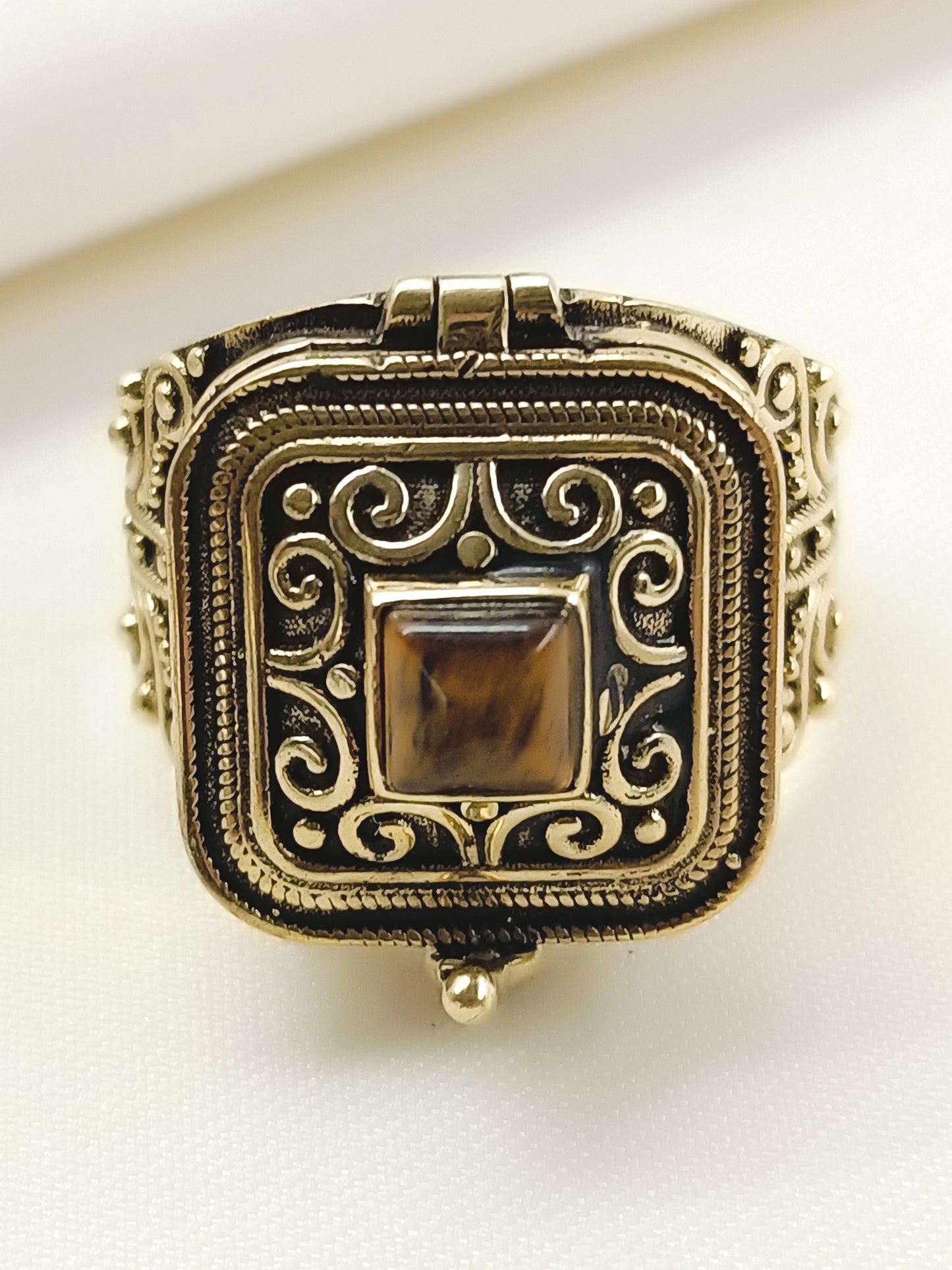 Roop Brown Men's Finger Ring