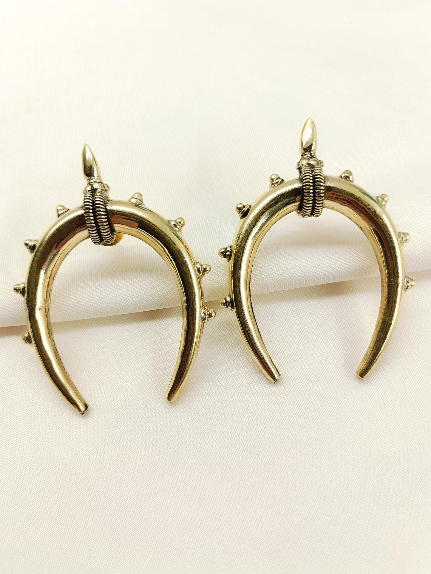 Eshaanth Golden Men's Earring