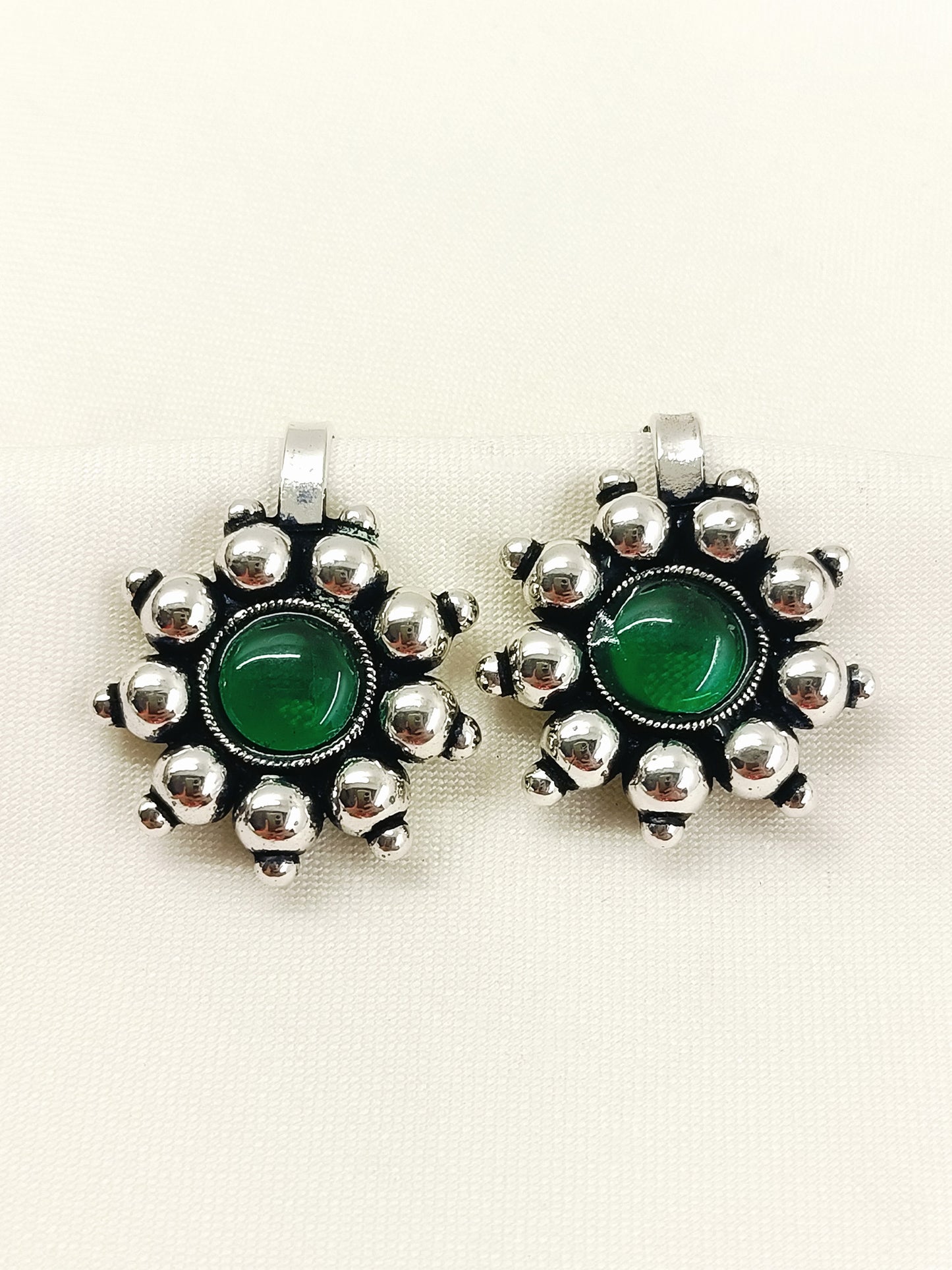 Geolina Oxidized Green Stone Rava Clip Cuff Pair